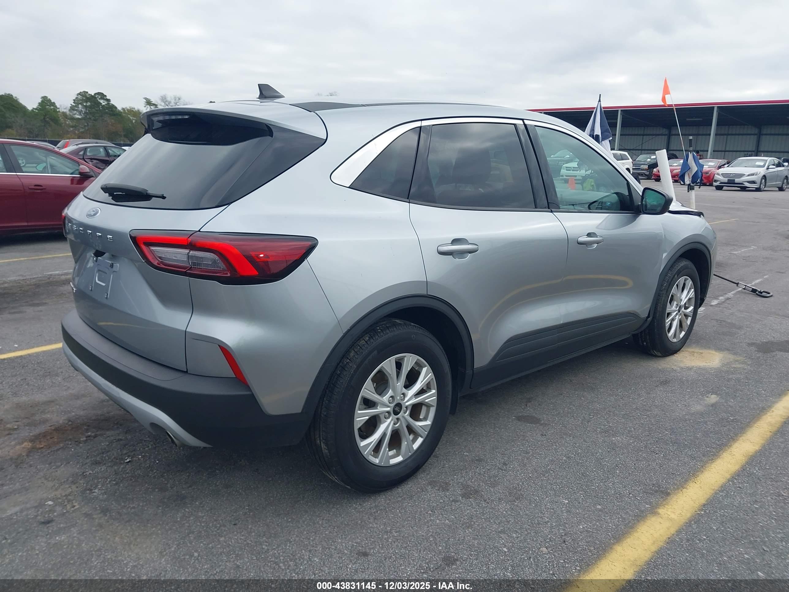 FORD ESCAPE image 4
