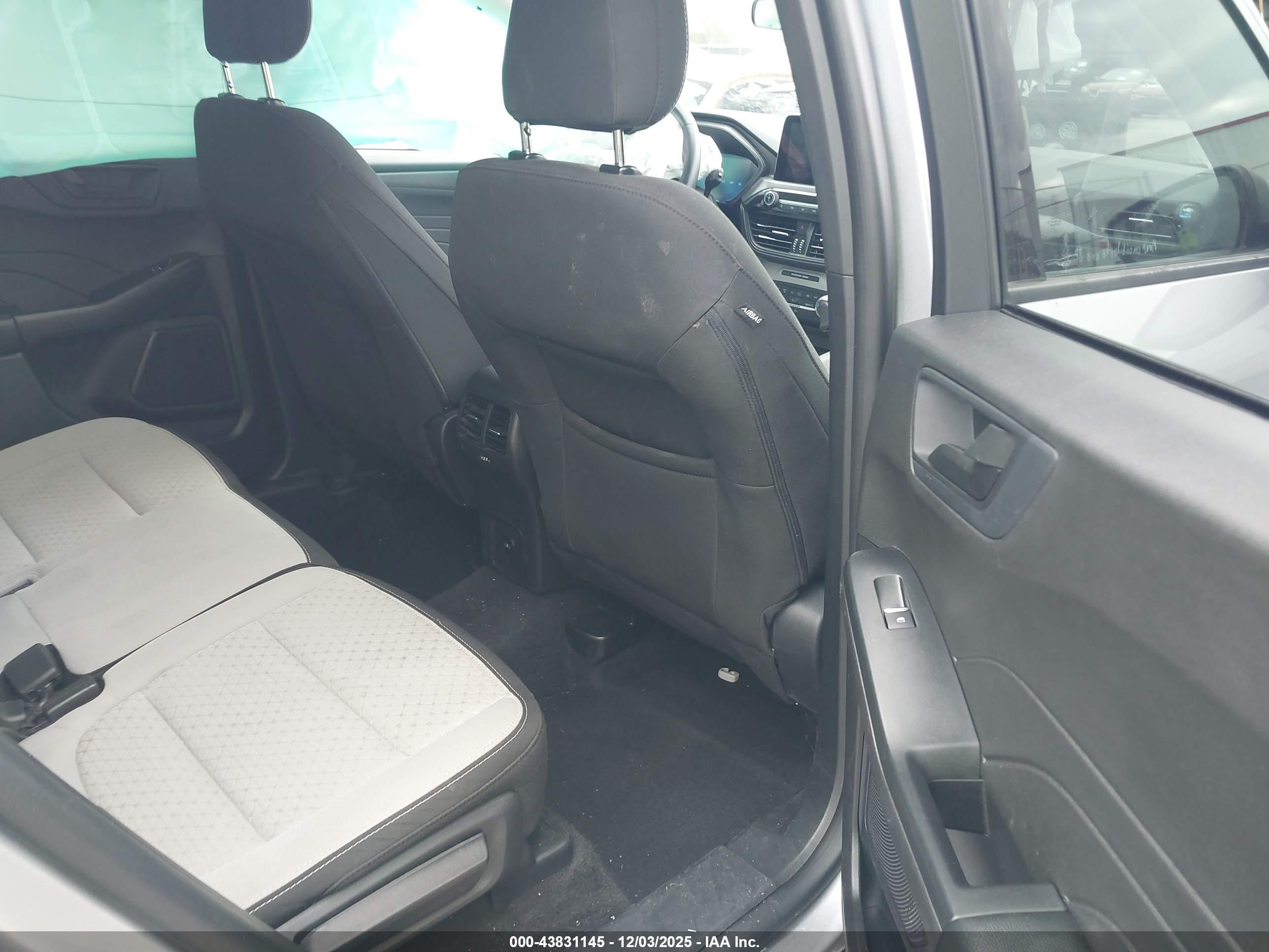 FORD ESCAPE image 8