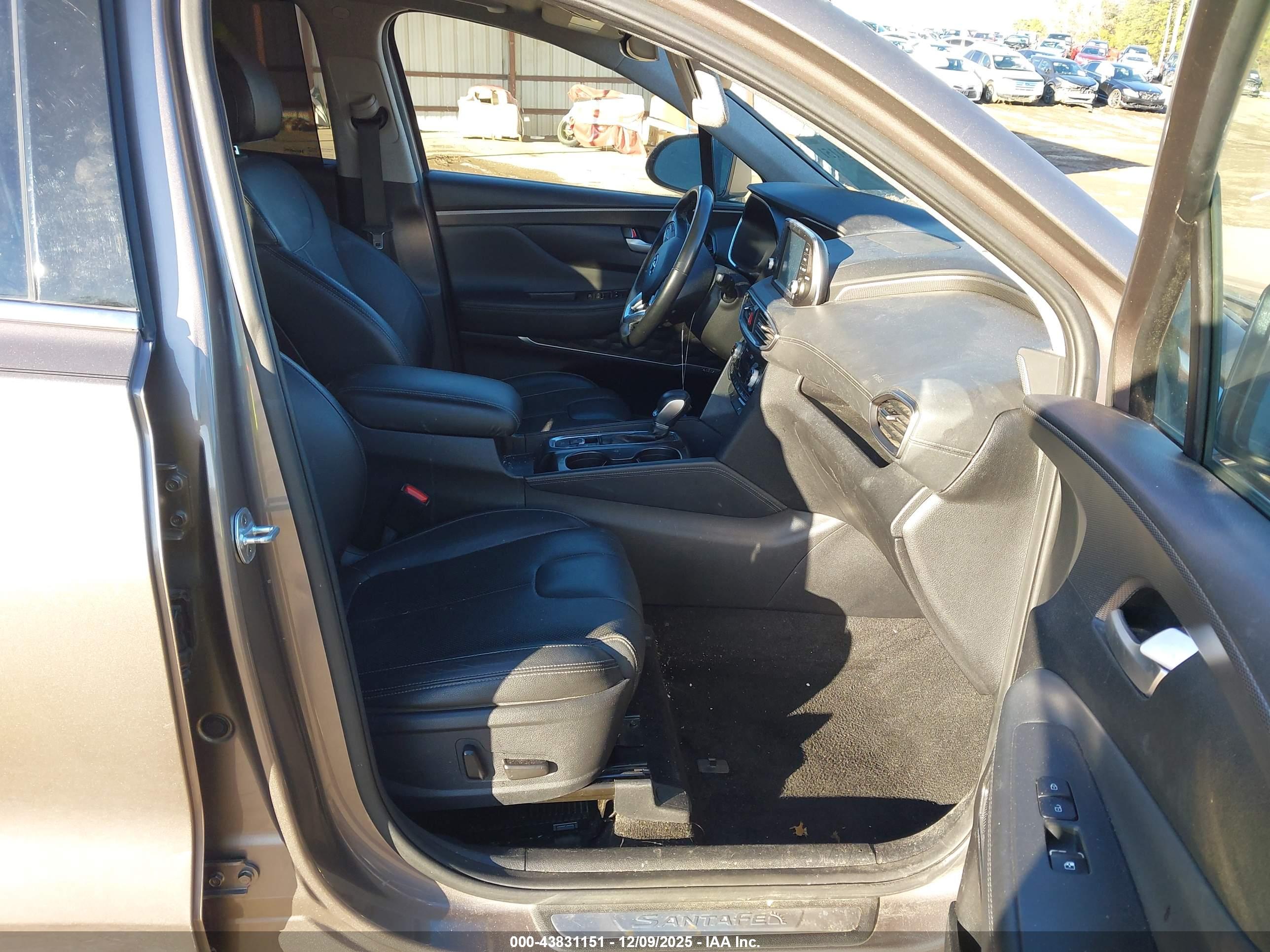 HYUNDAI SANTA image 5
