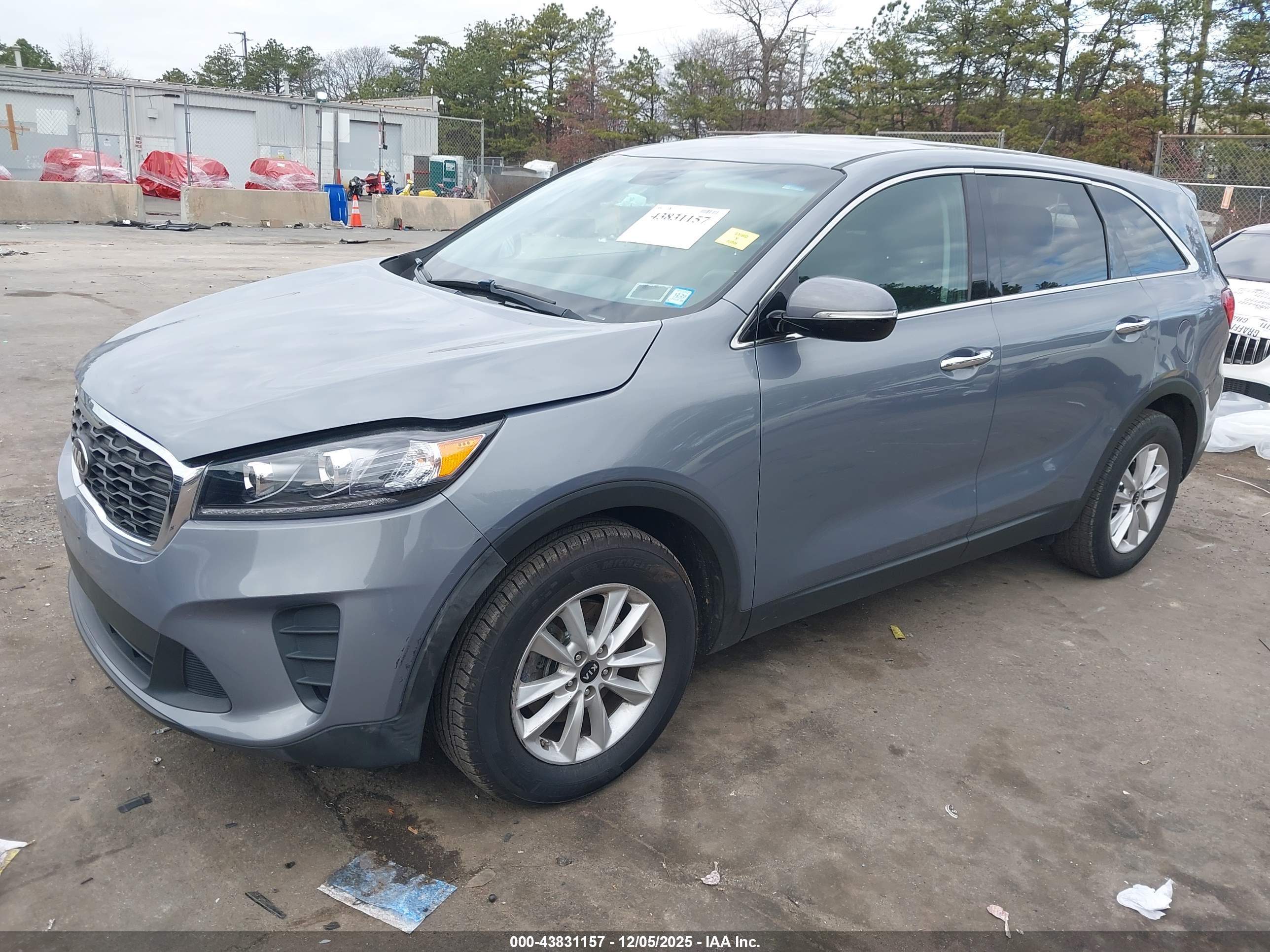 KIA SORENTO image 2