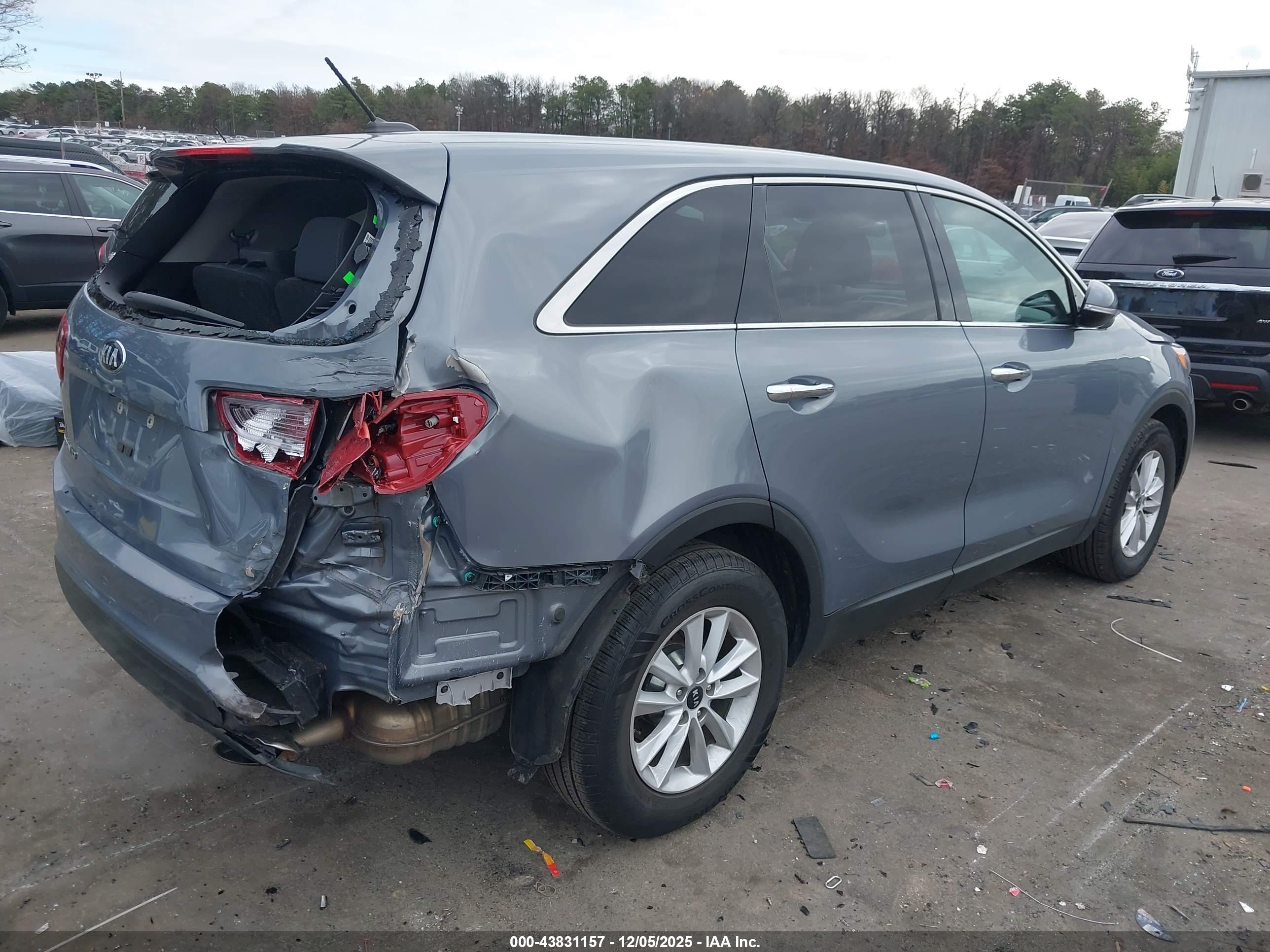 KIA SORENTO image 4