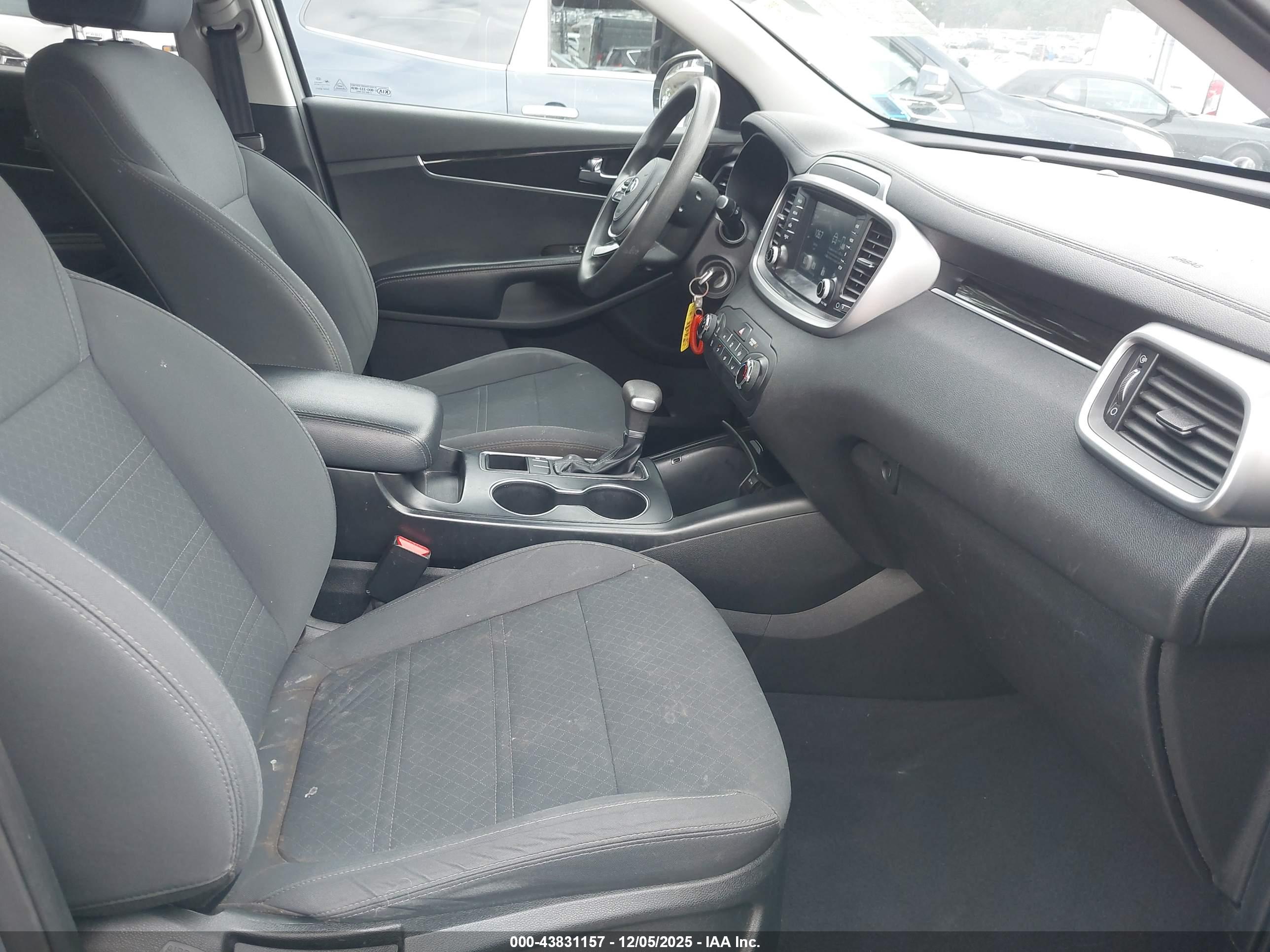KIA SORENTO image 5