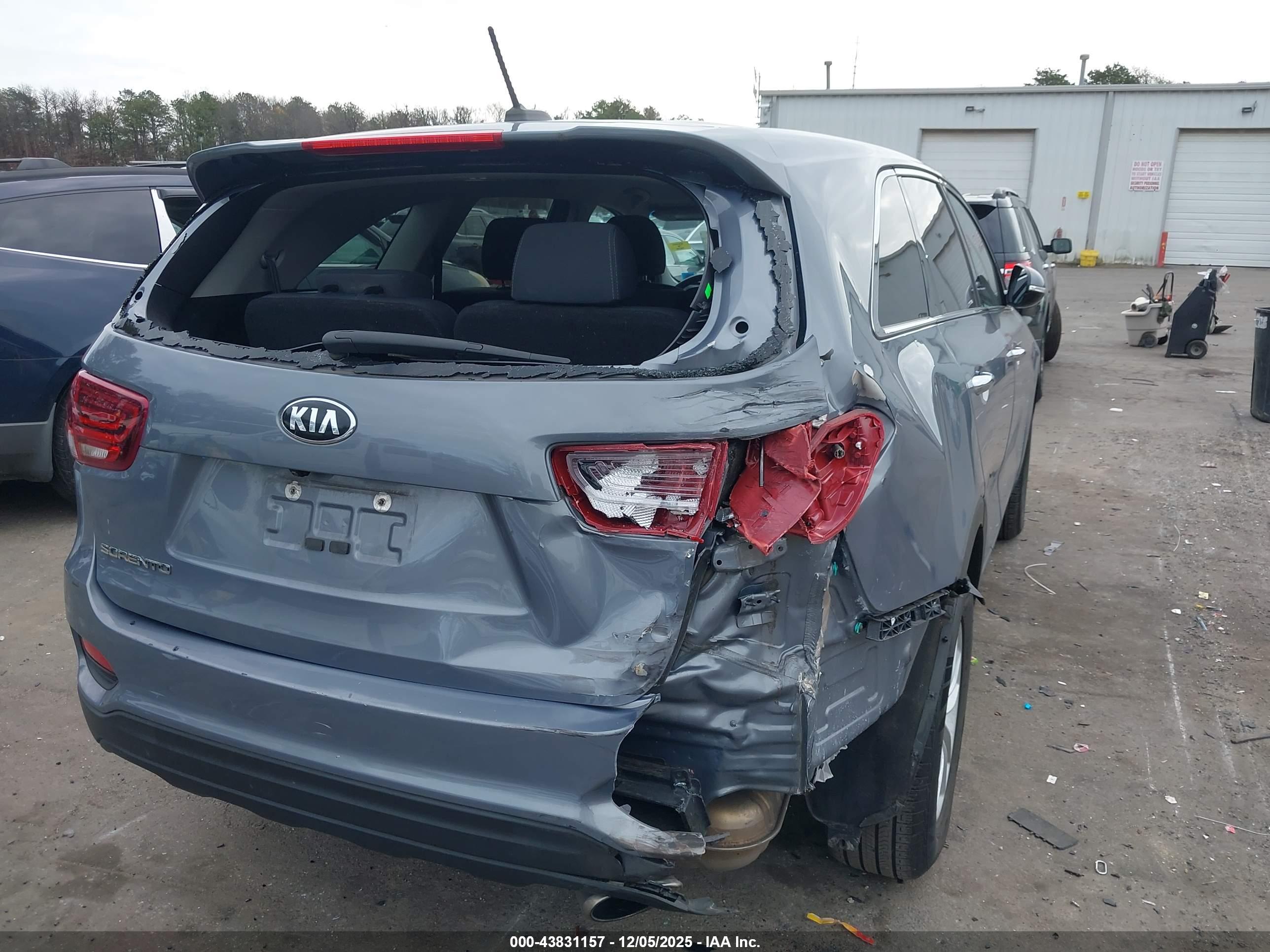 KIA SORENTO image 6
