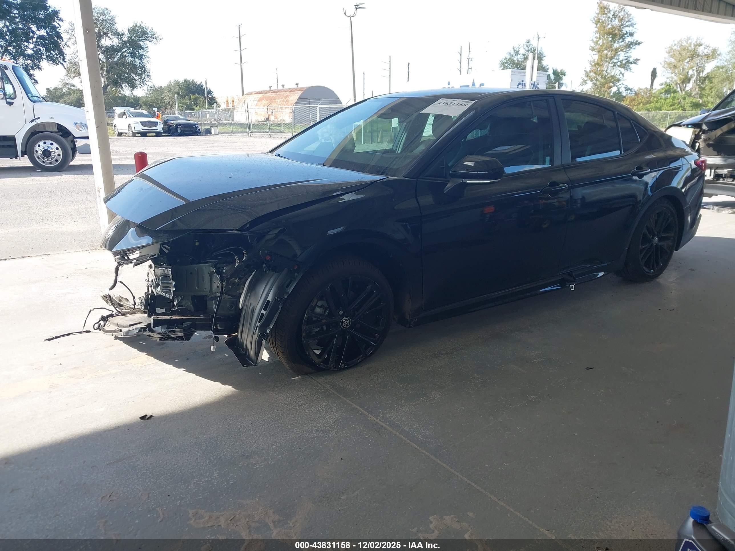 TOYOTA CAMRY image 2