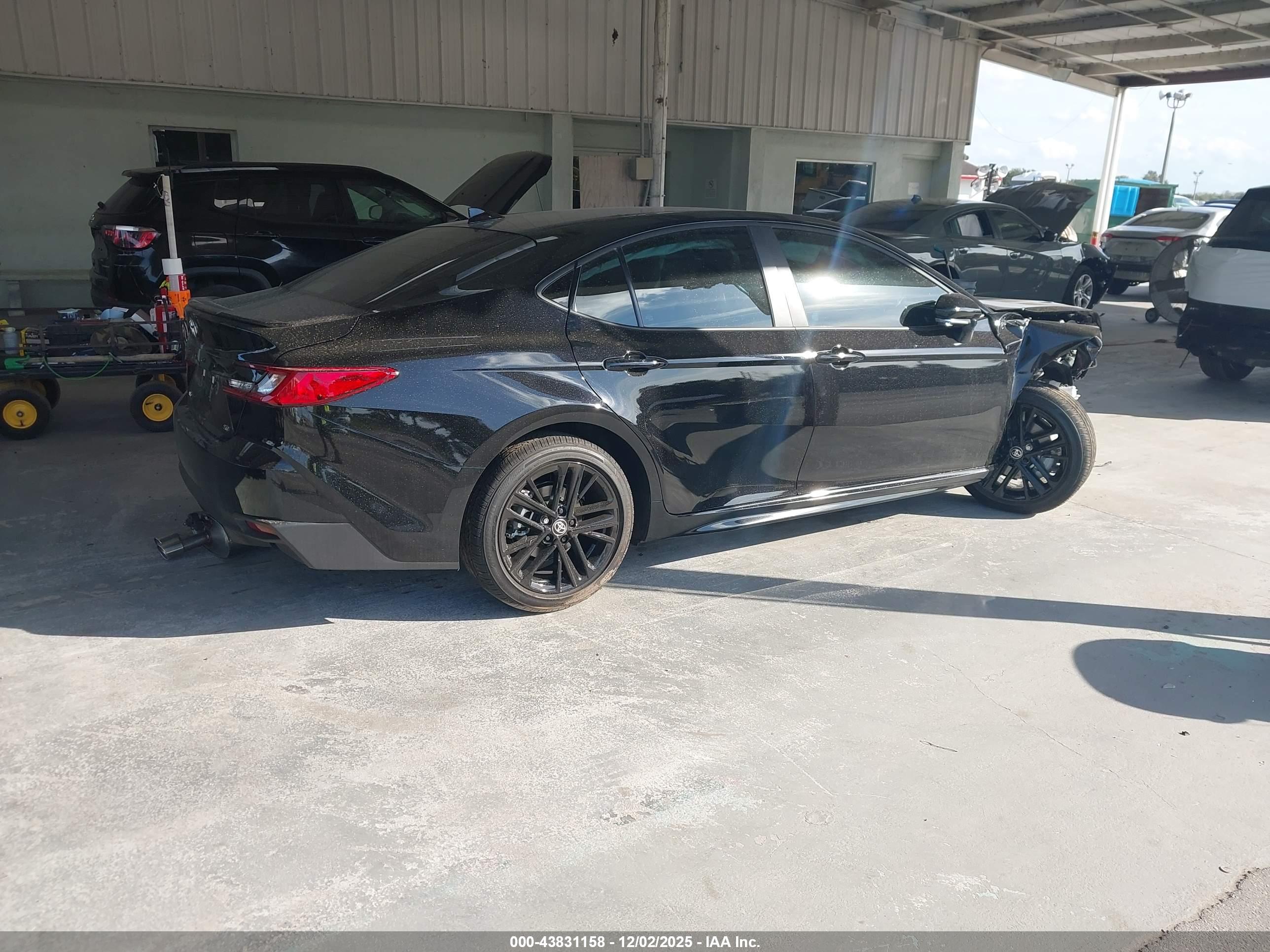 TOYOTA CAMRY image 4