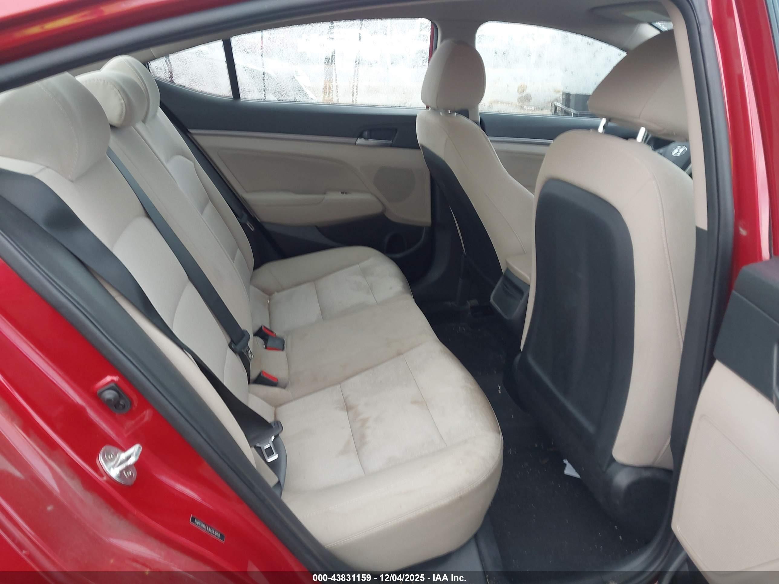HYUNDAI ELANTRA image 8