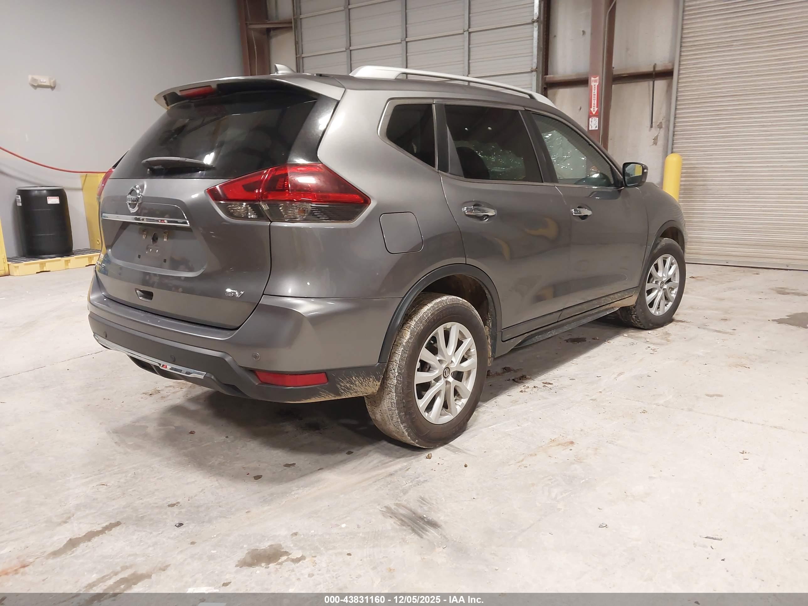 NISSAN ROGUE image 4