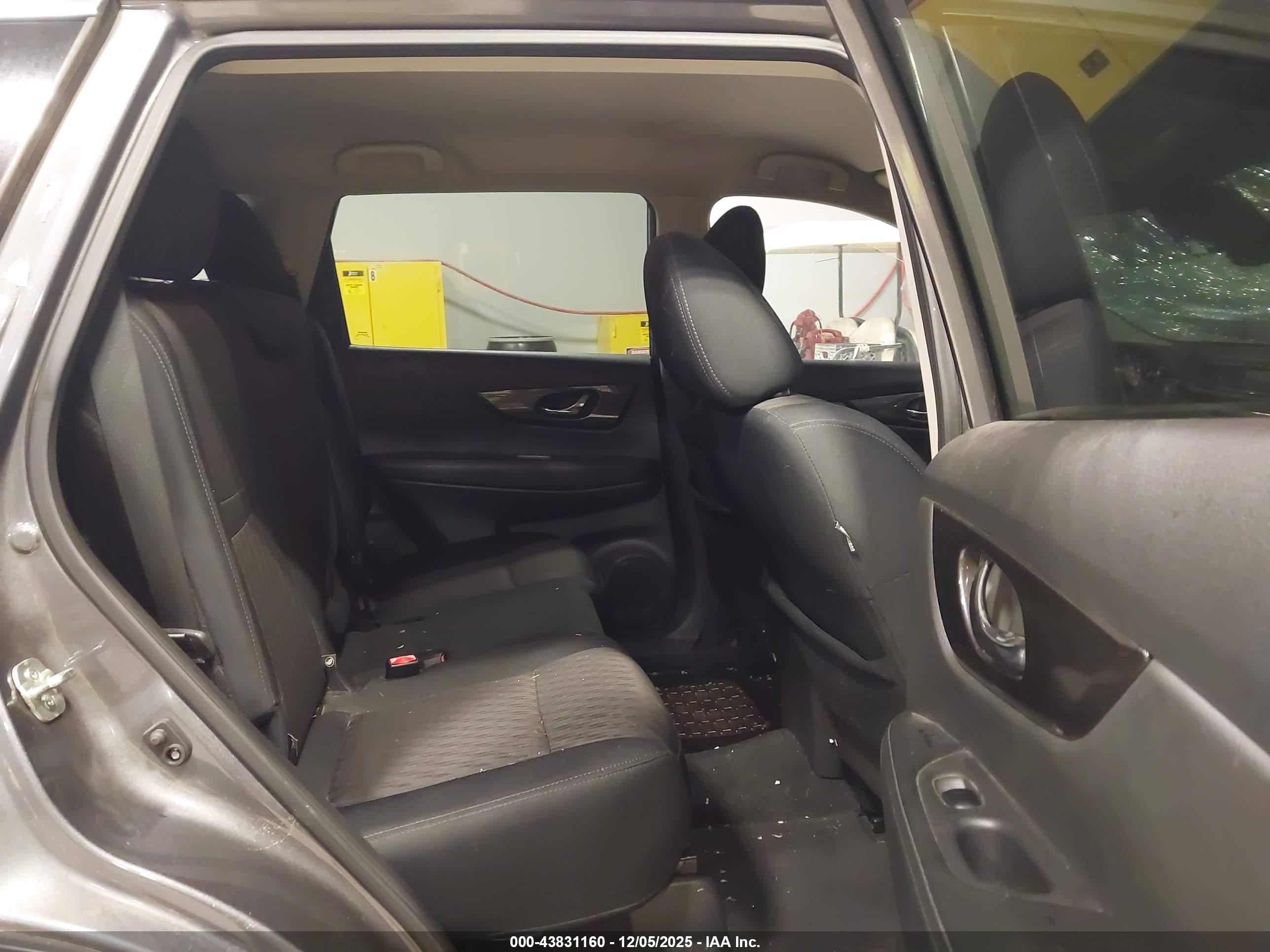 NISSAN ROGUE image 8