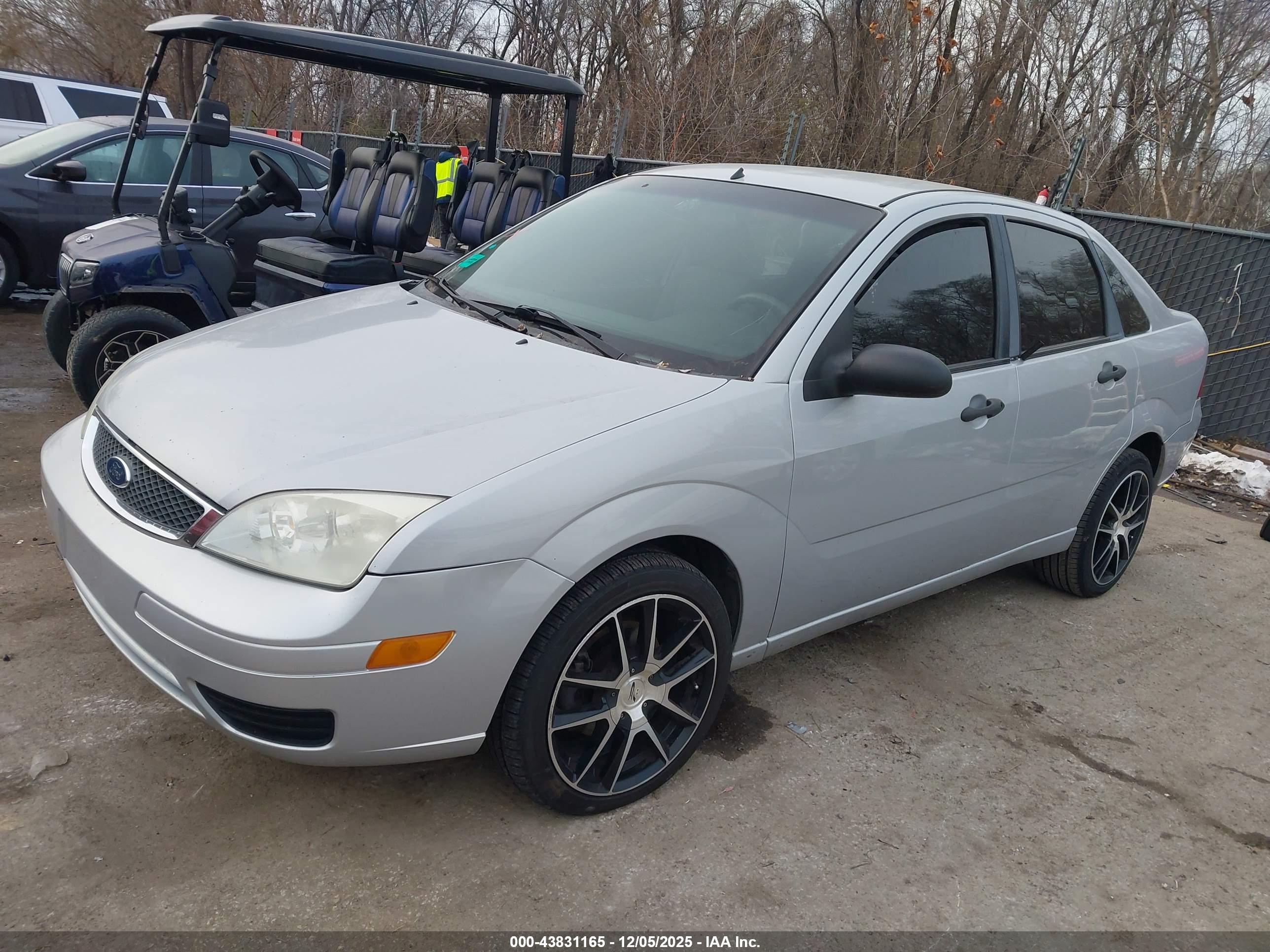 FORD FOCUS image 2