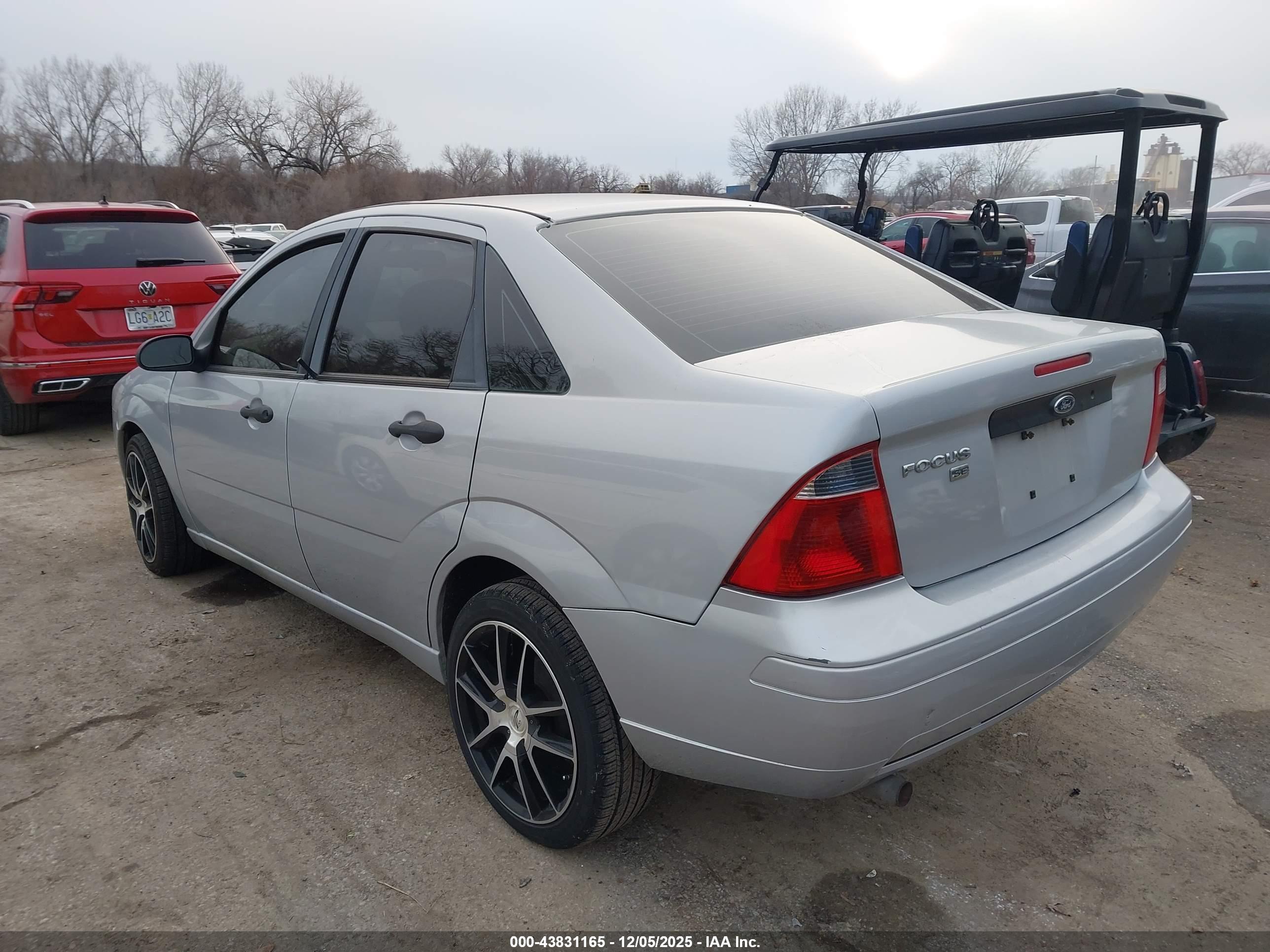 FORD FOCUS image 3