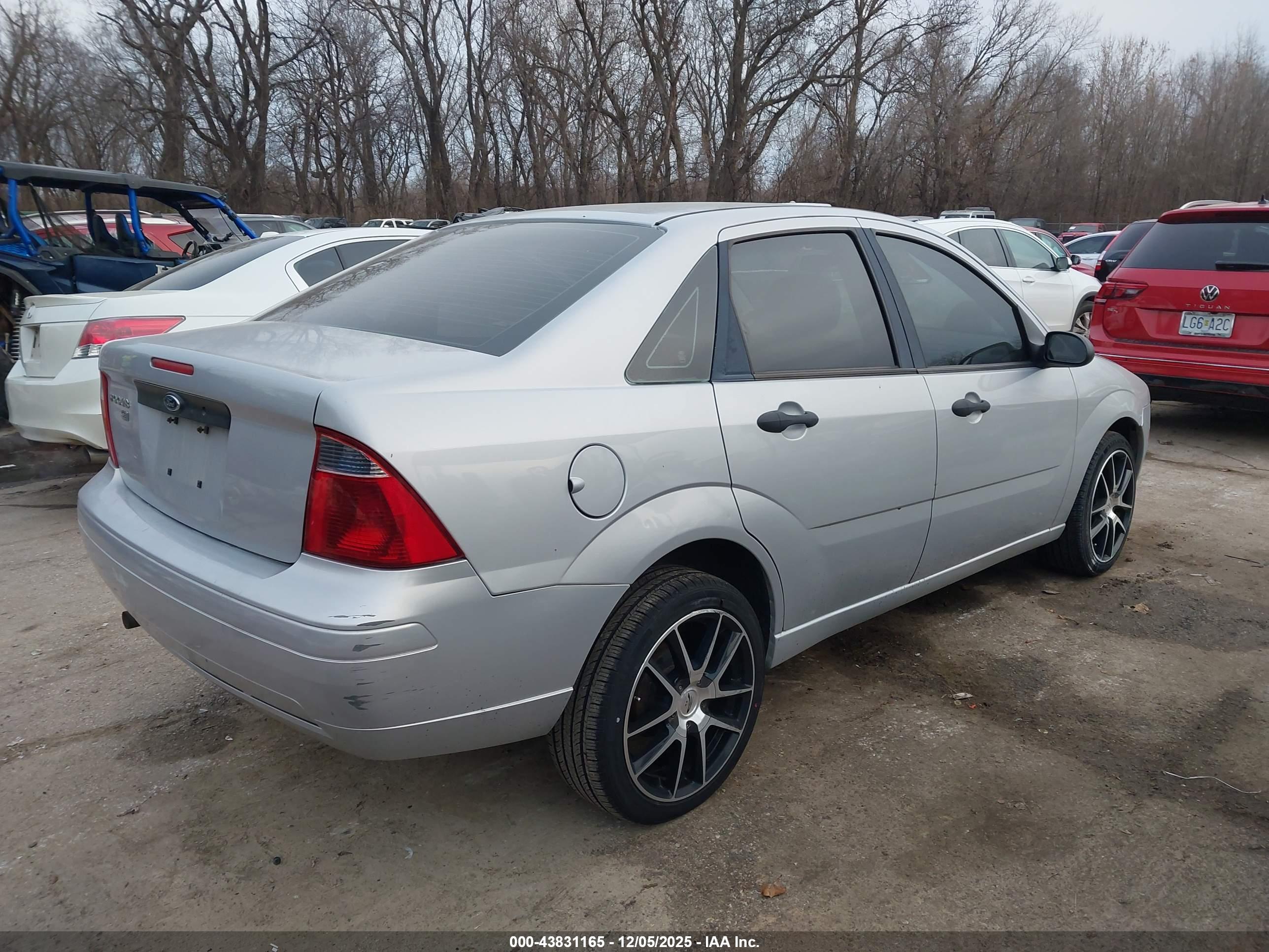 FORD FOCUS image 4