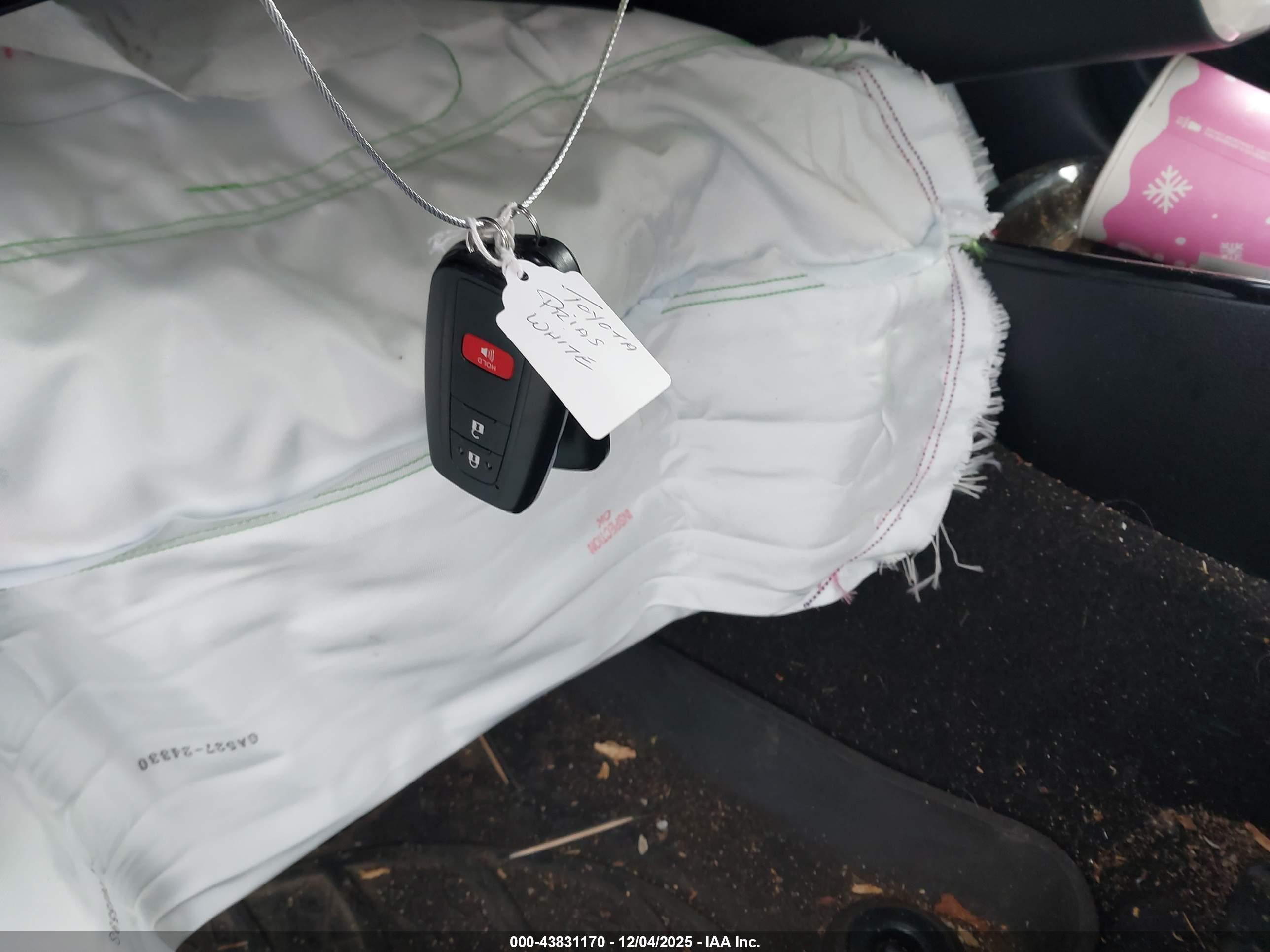 TOYOTA PRIUS image 11