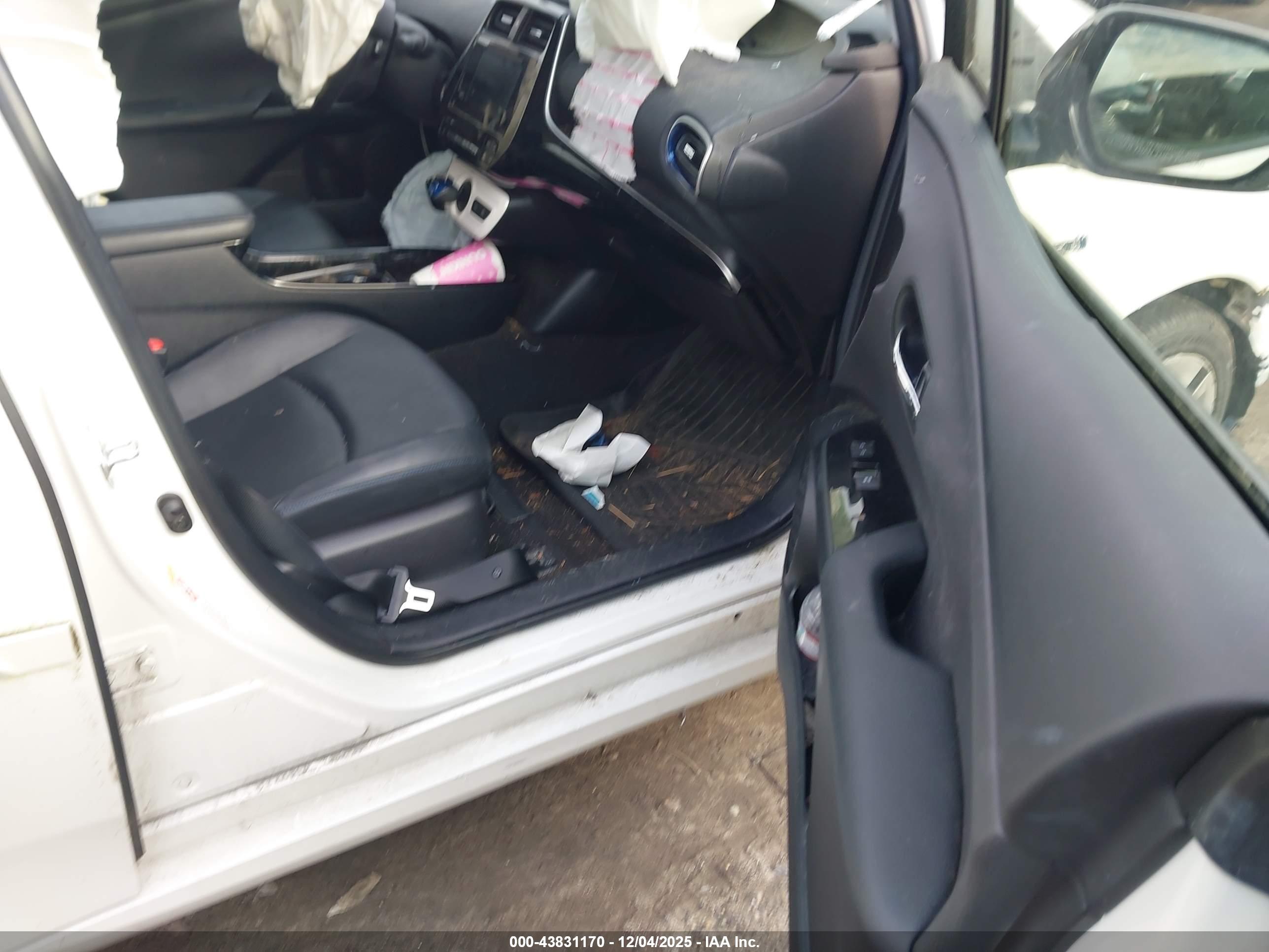 TOYOTA PRIUS image 5