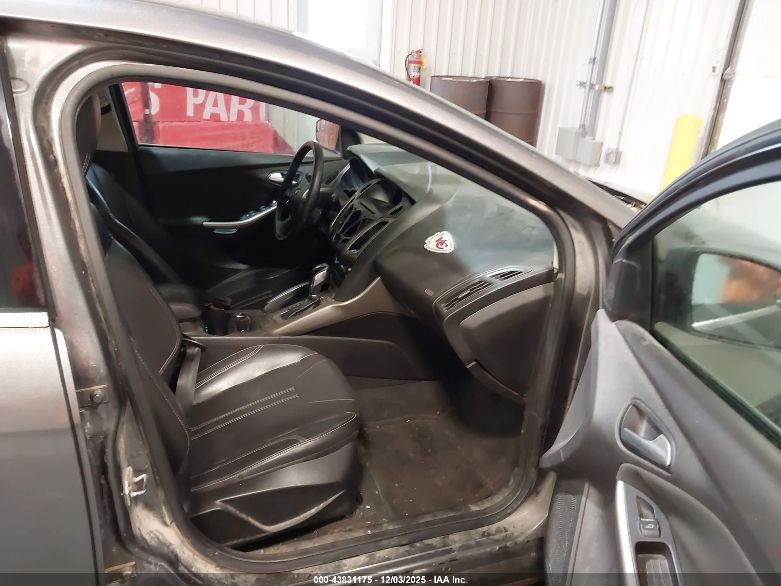 FORD FOCUS image 5