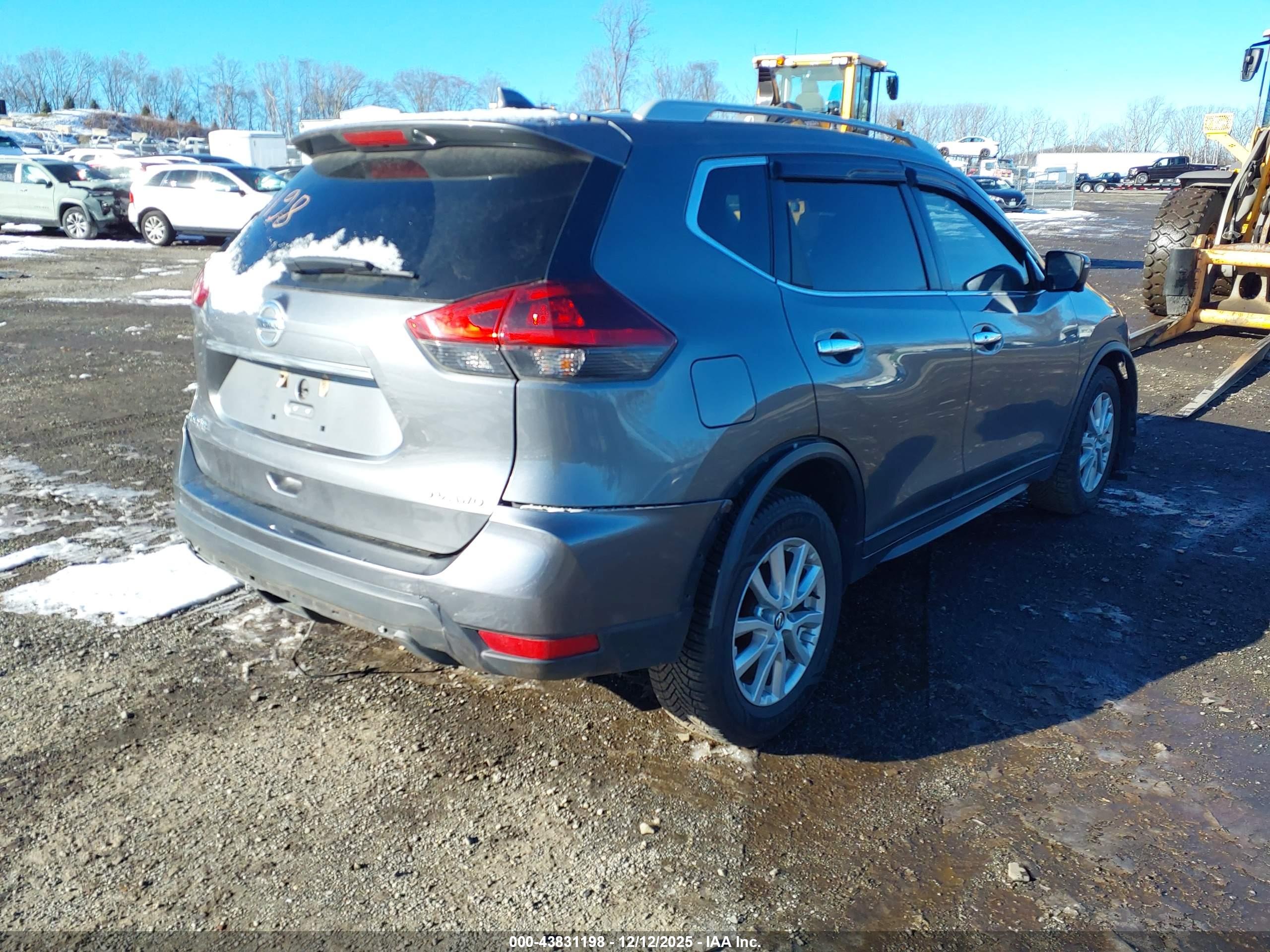 NISSAN ROGUE image 4