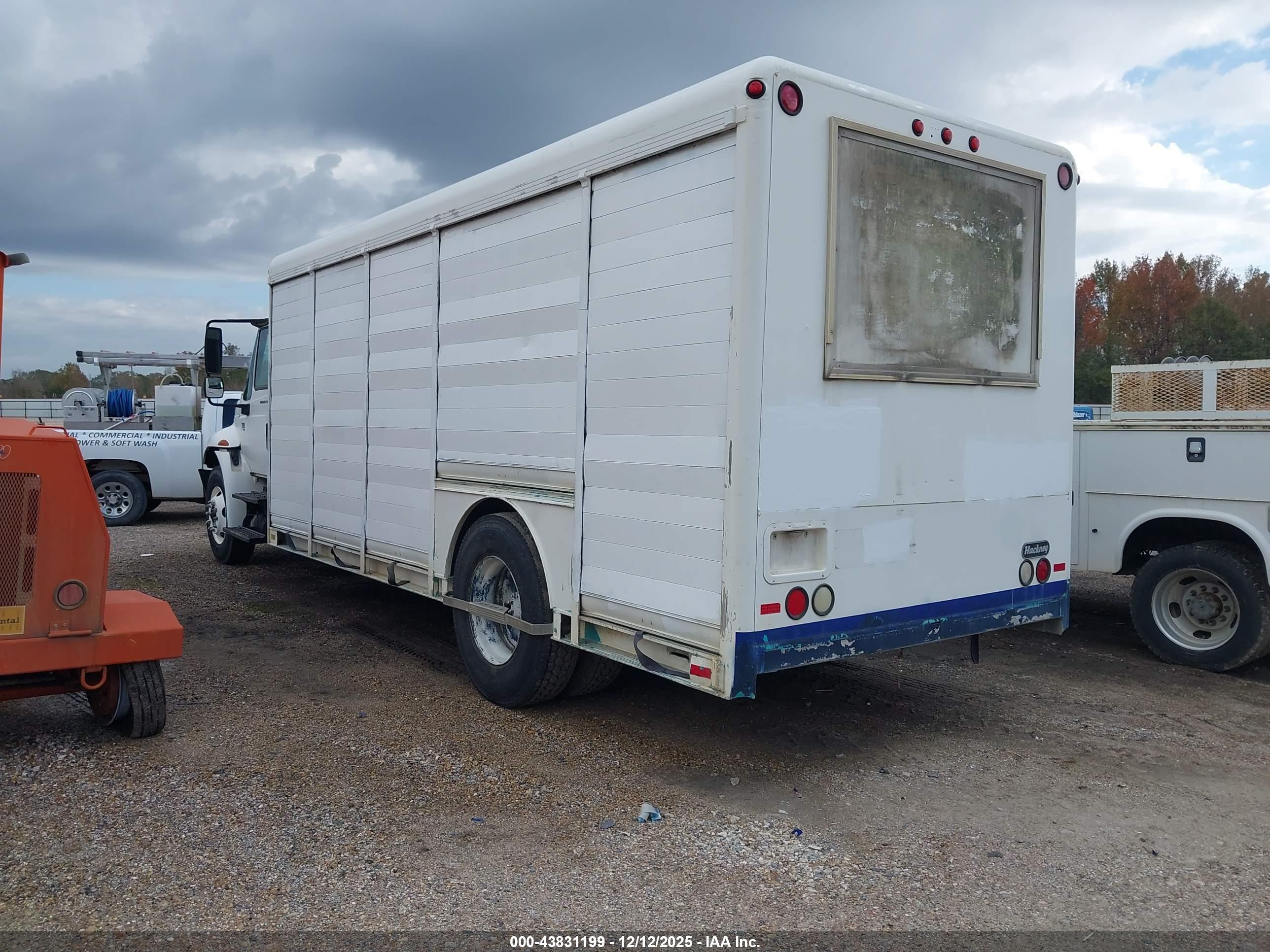 INTERNATIONAL 4000 image 3