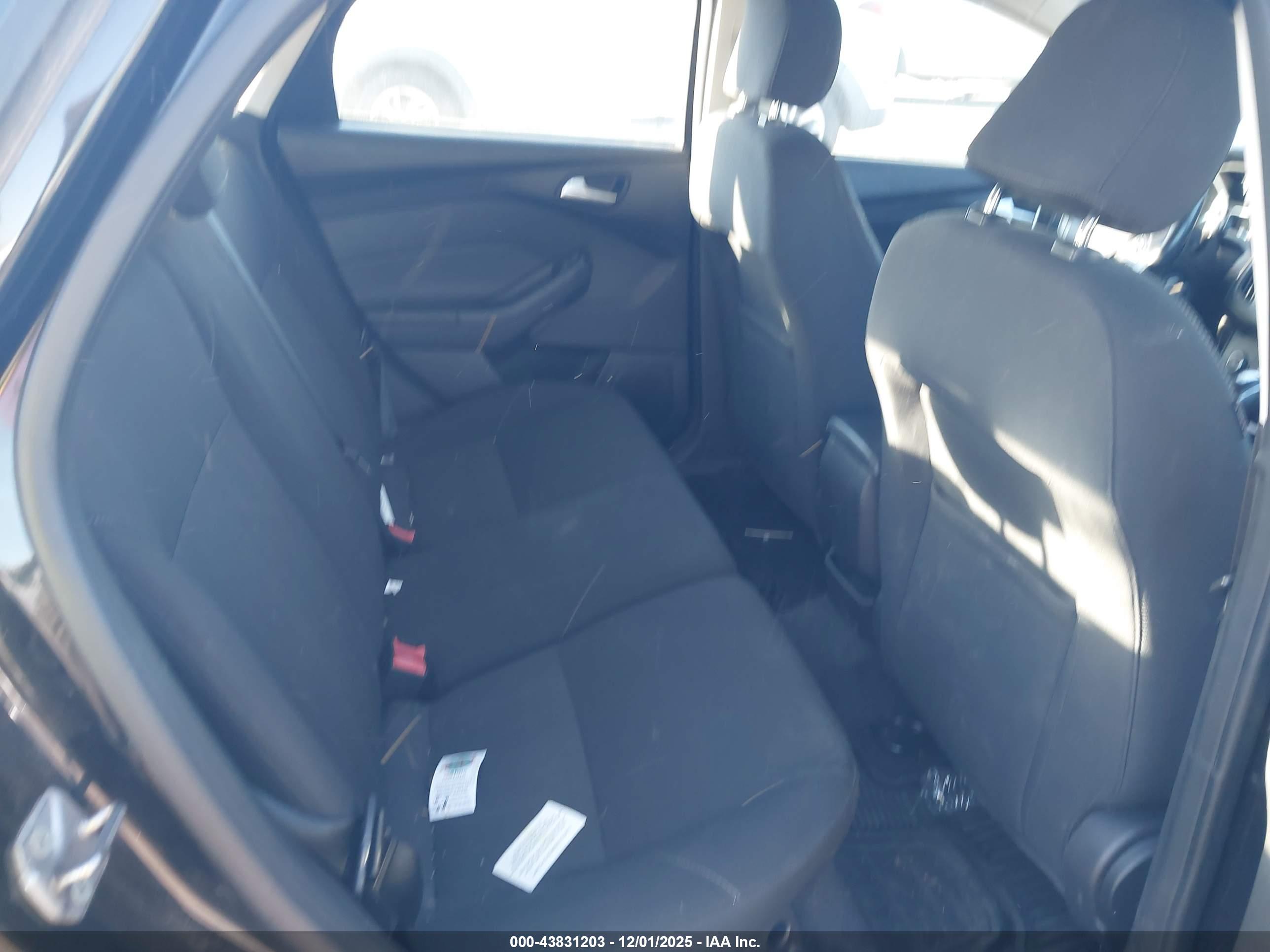 FORD FOCUS image 8