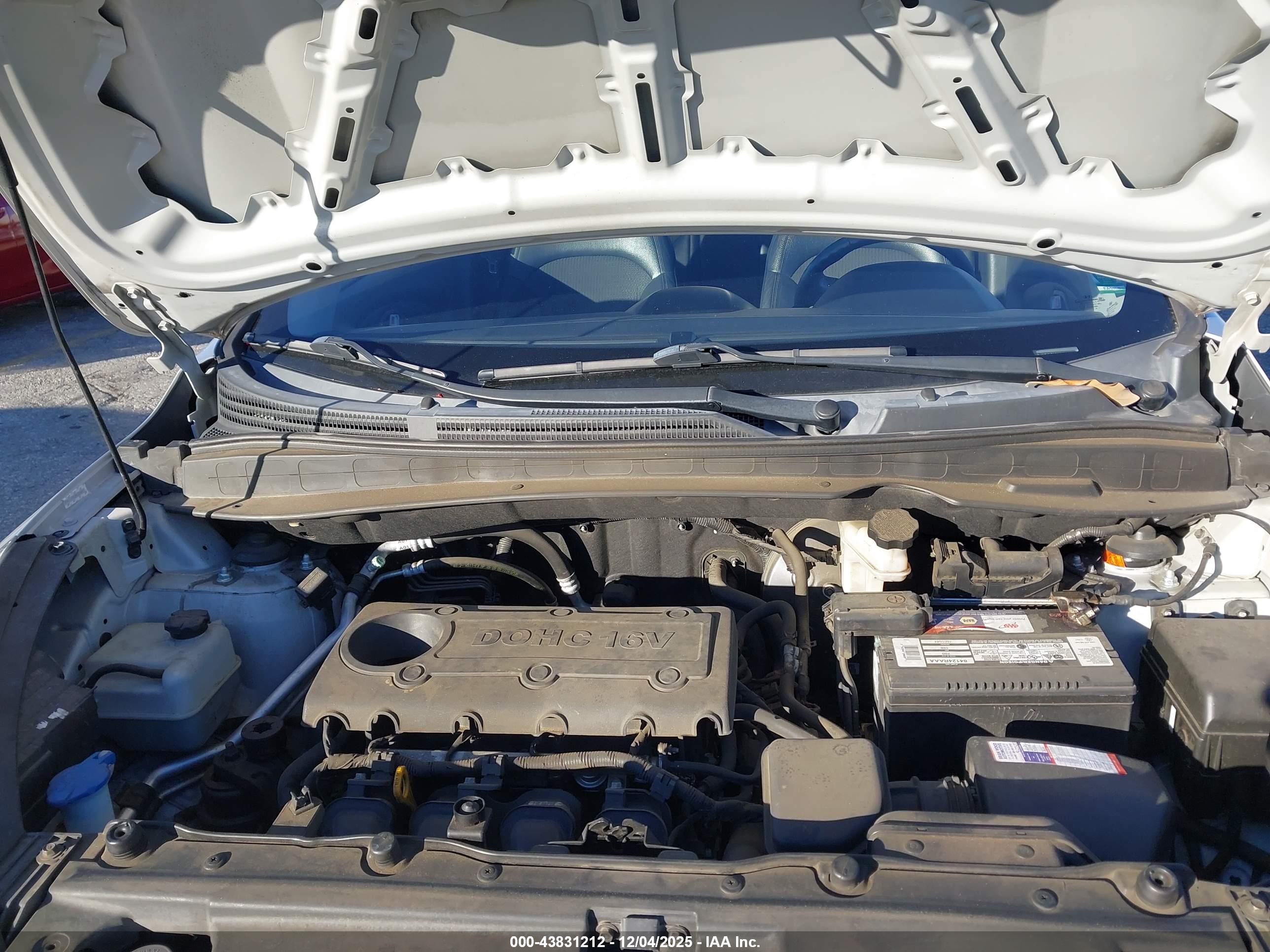 HYUNDAI TUCSON image 10