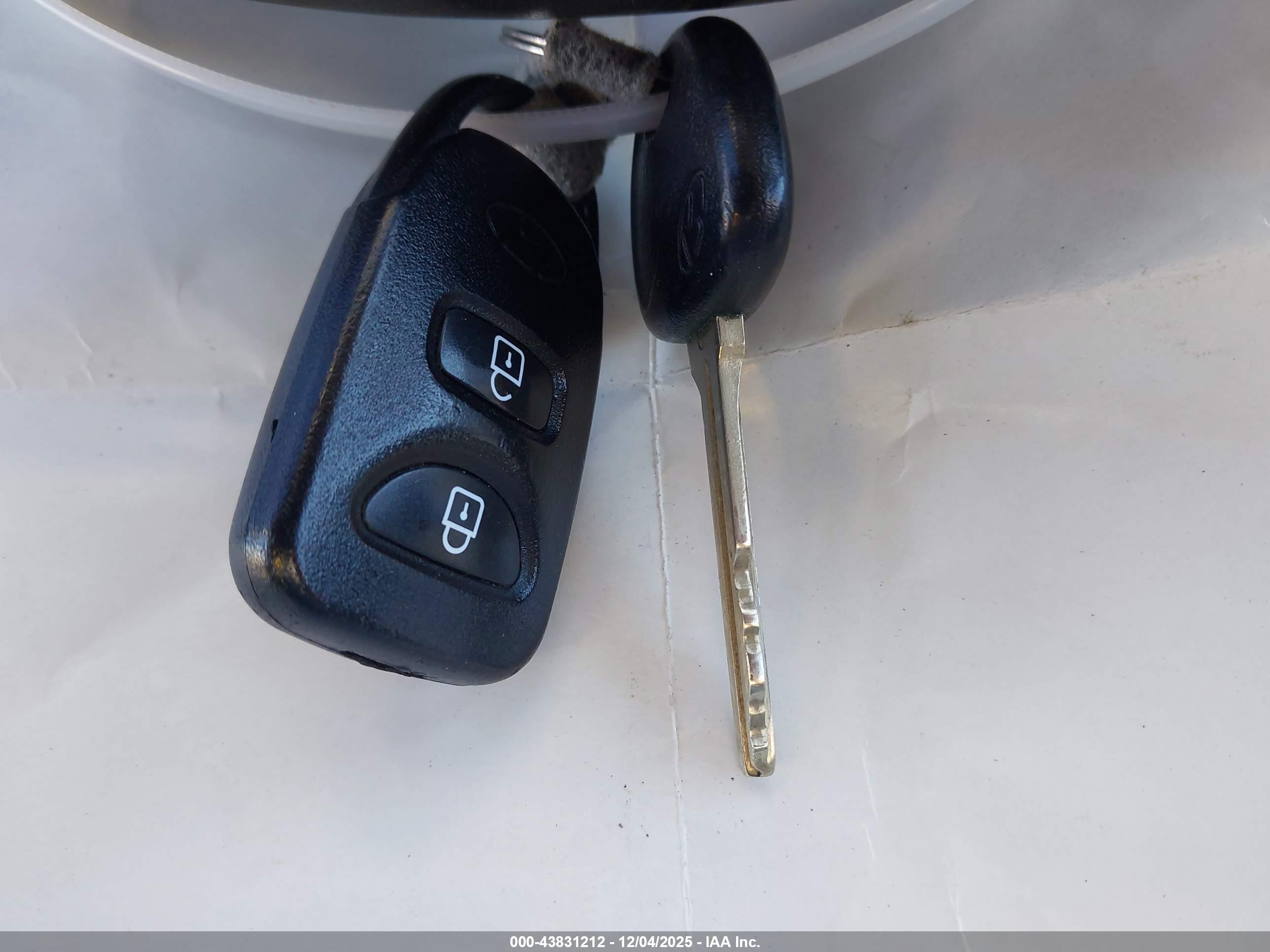 HYUNDAI TUCSON image 11