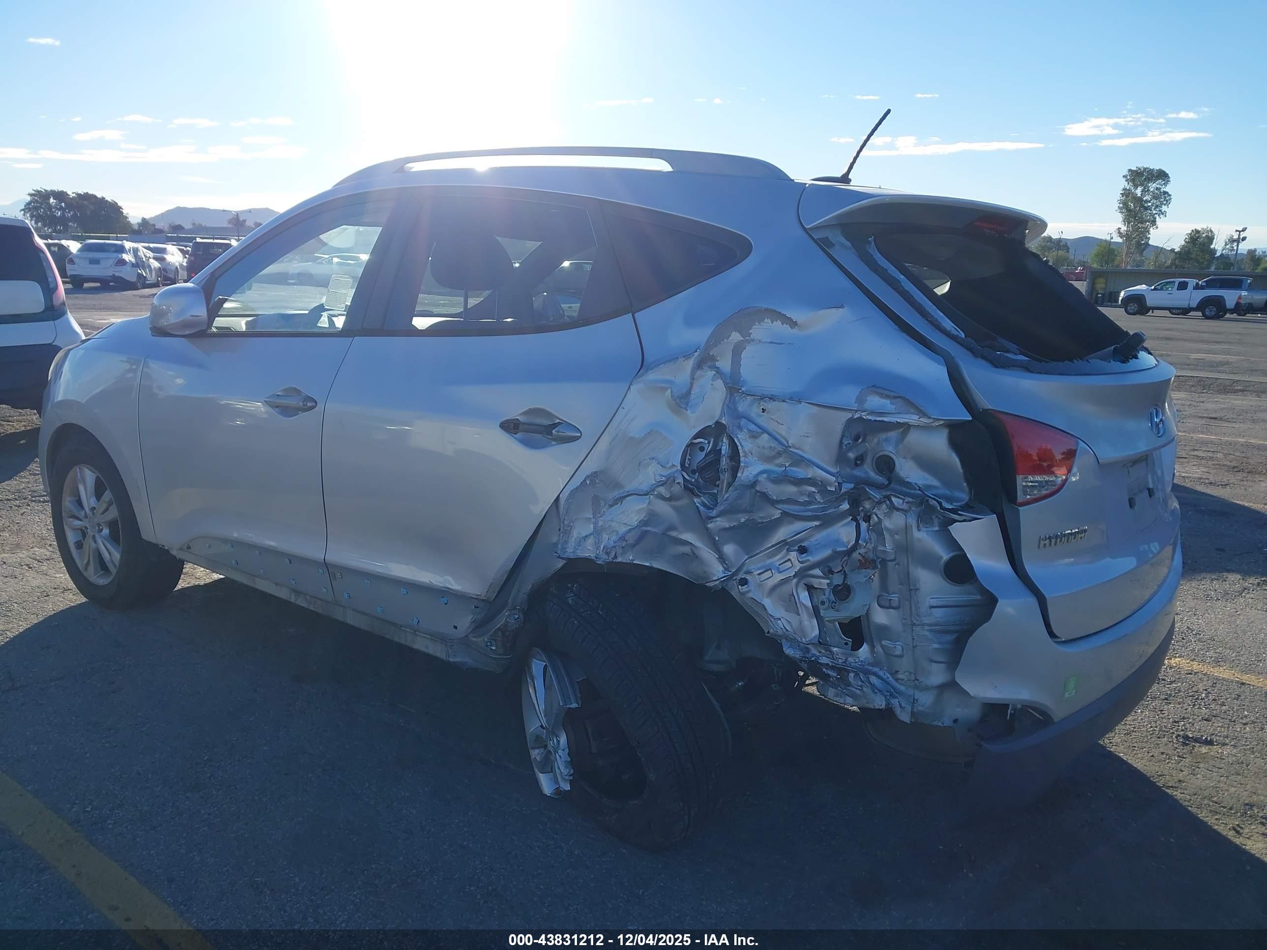 HYUNDAI TUCSON image 3