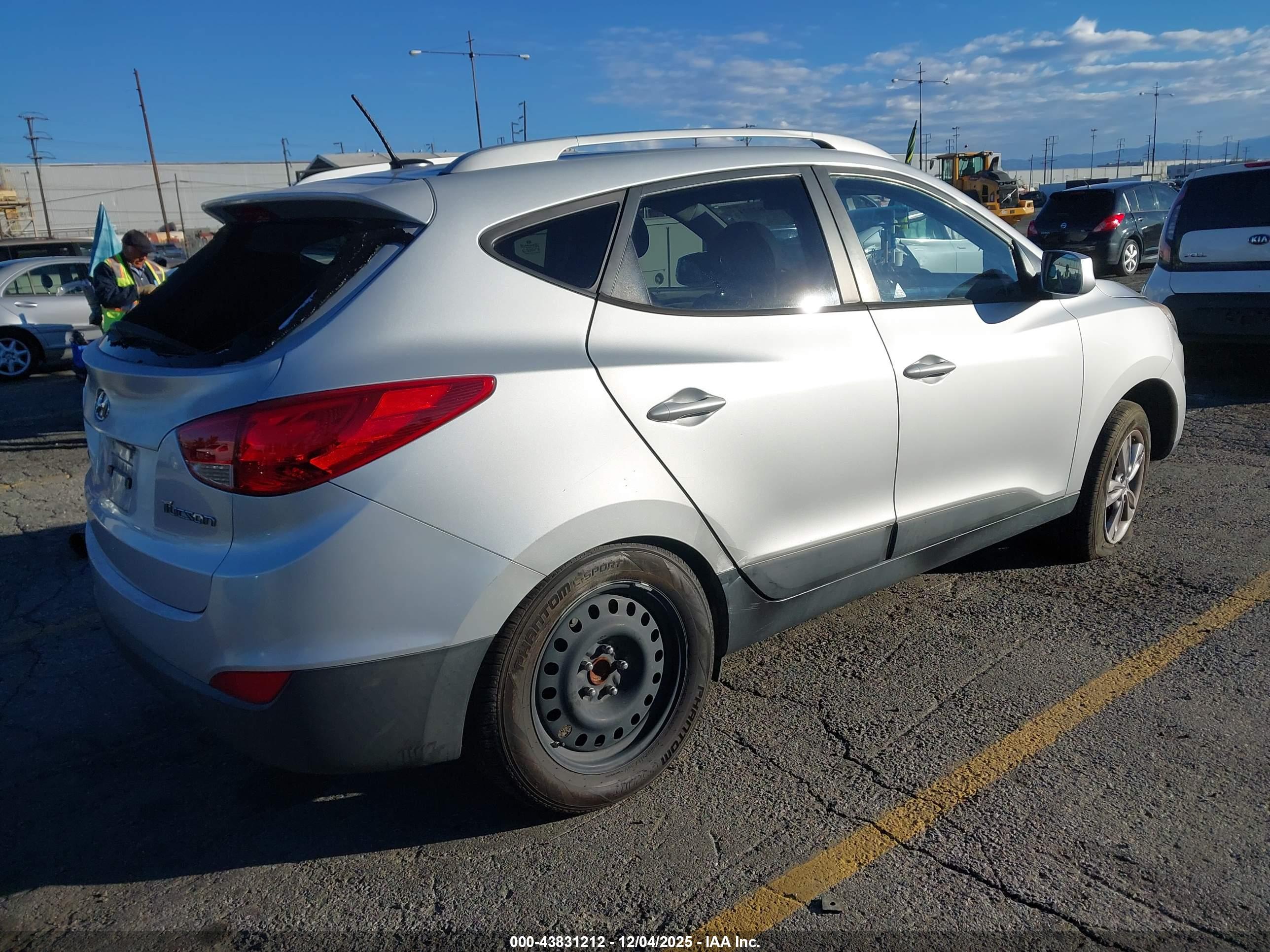 HYUNDAI TUCSON image 4