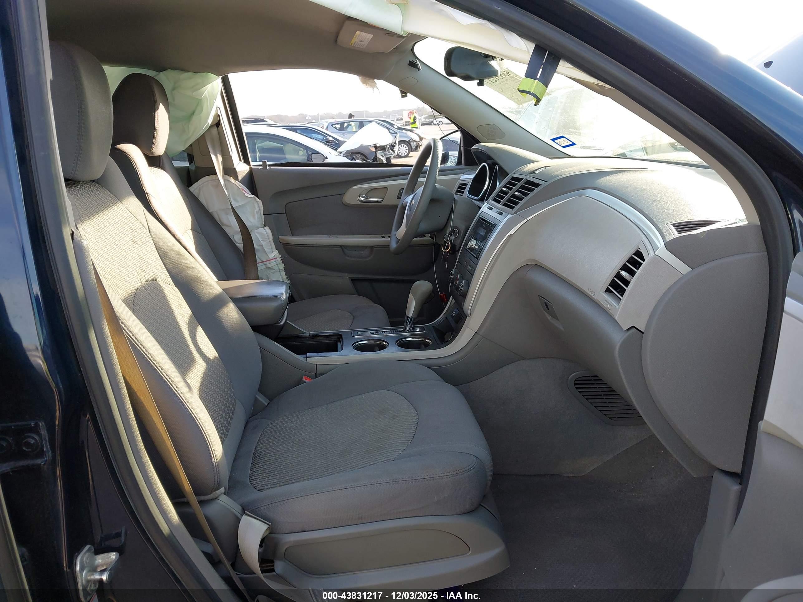 CHEVROLET TRAVERSE image 5