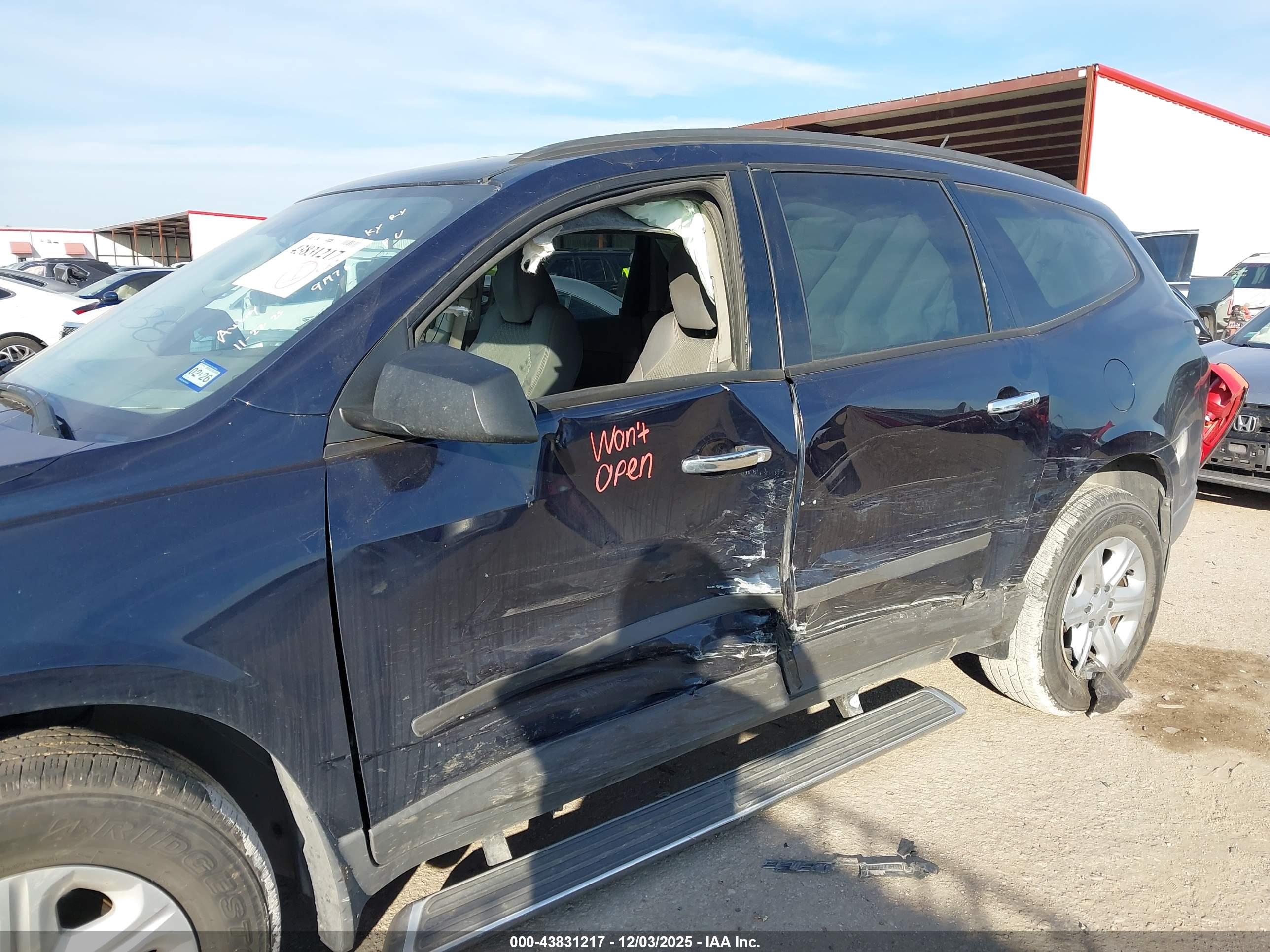 CHEVROLET TRAVERSE image 6