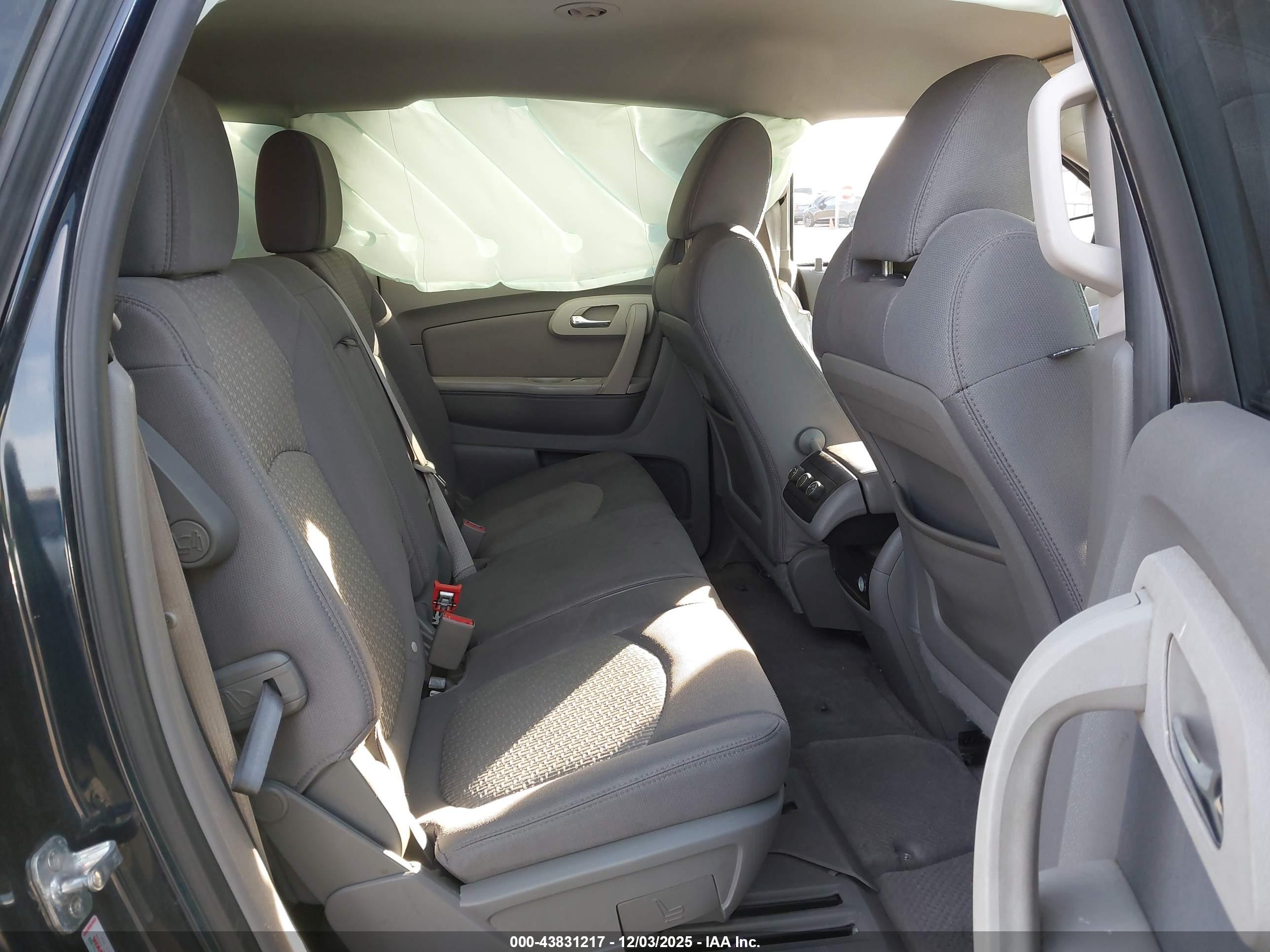CHEVROLET TRAVERSE image 8