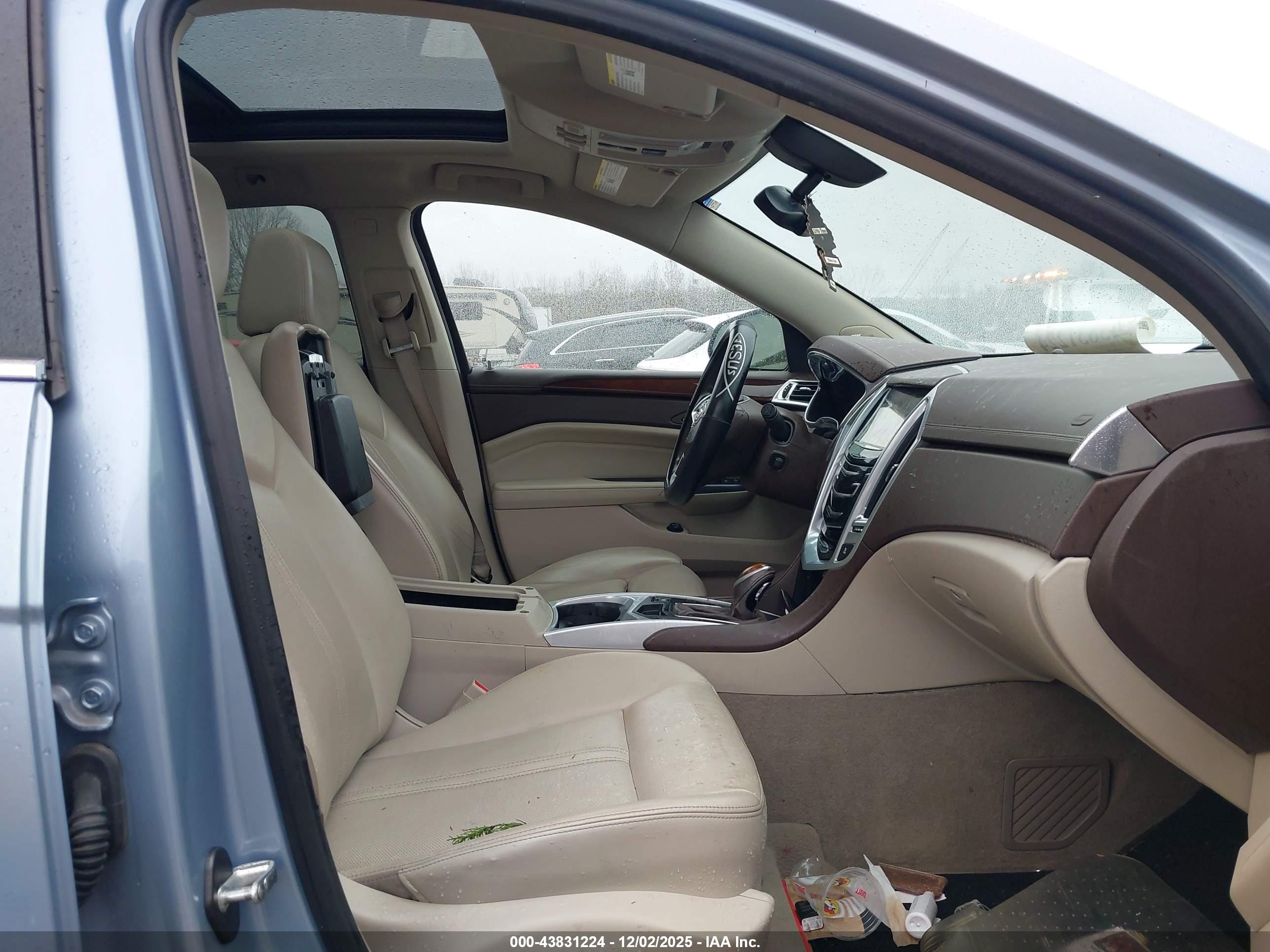 CADILLAC SRX image 5