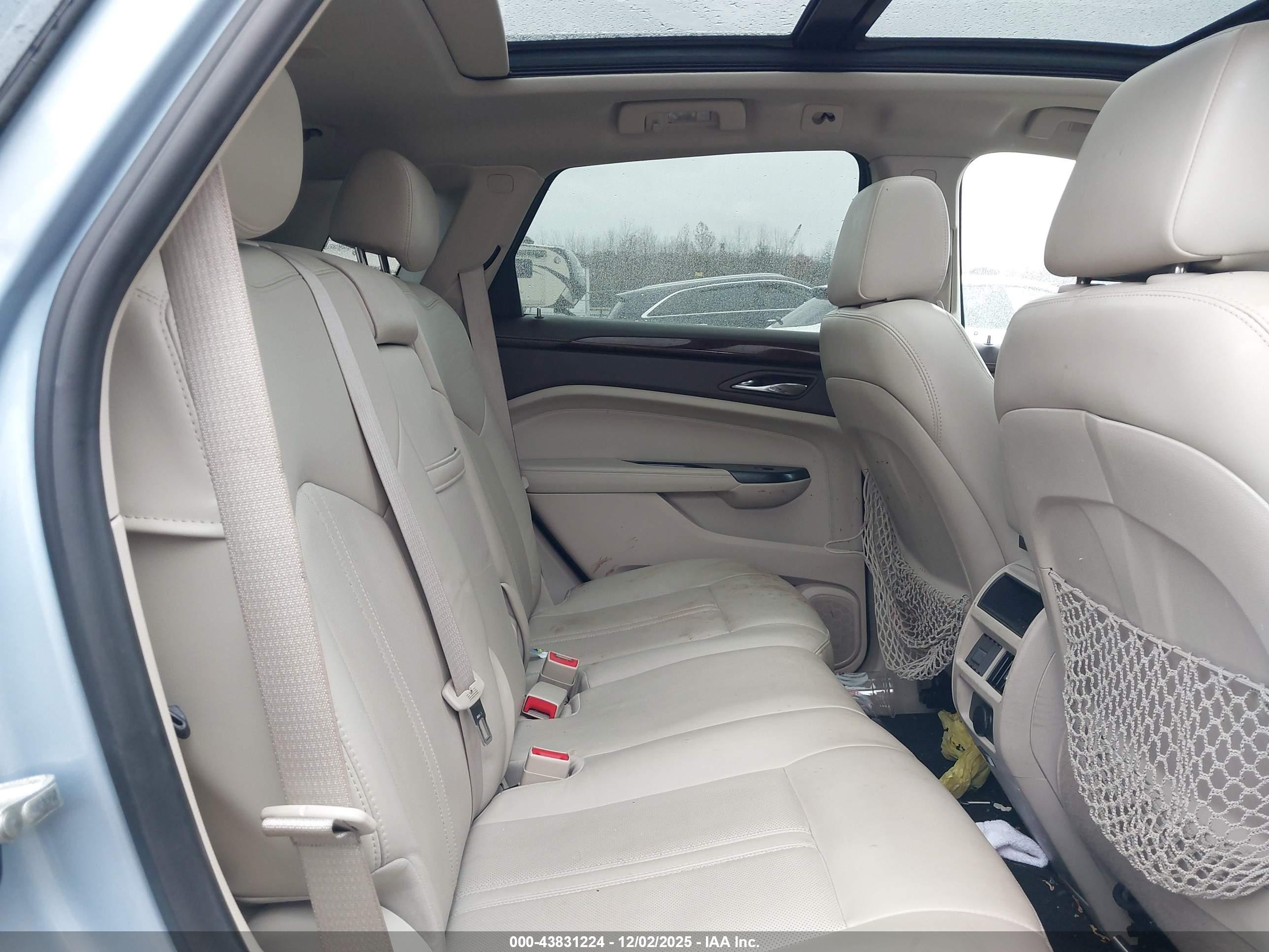 CADILLAC SRX image 8