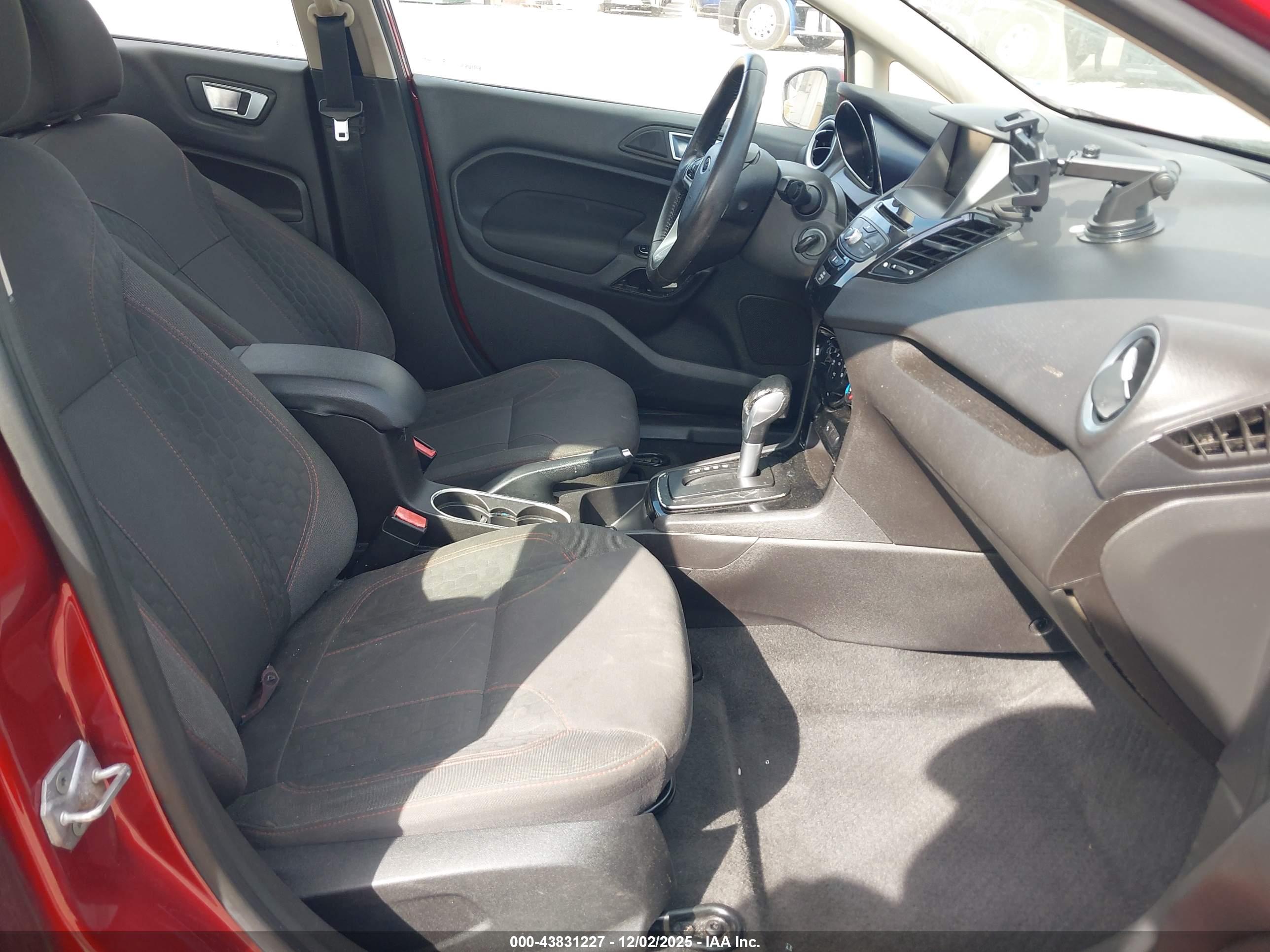FORD FIESTA image 5