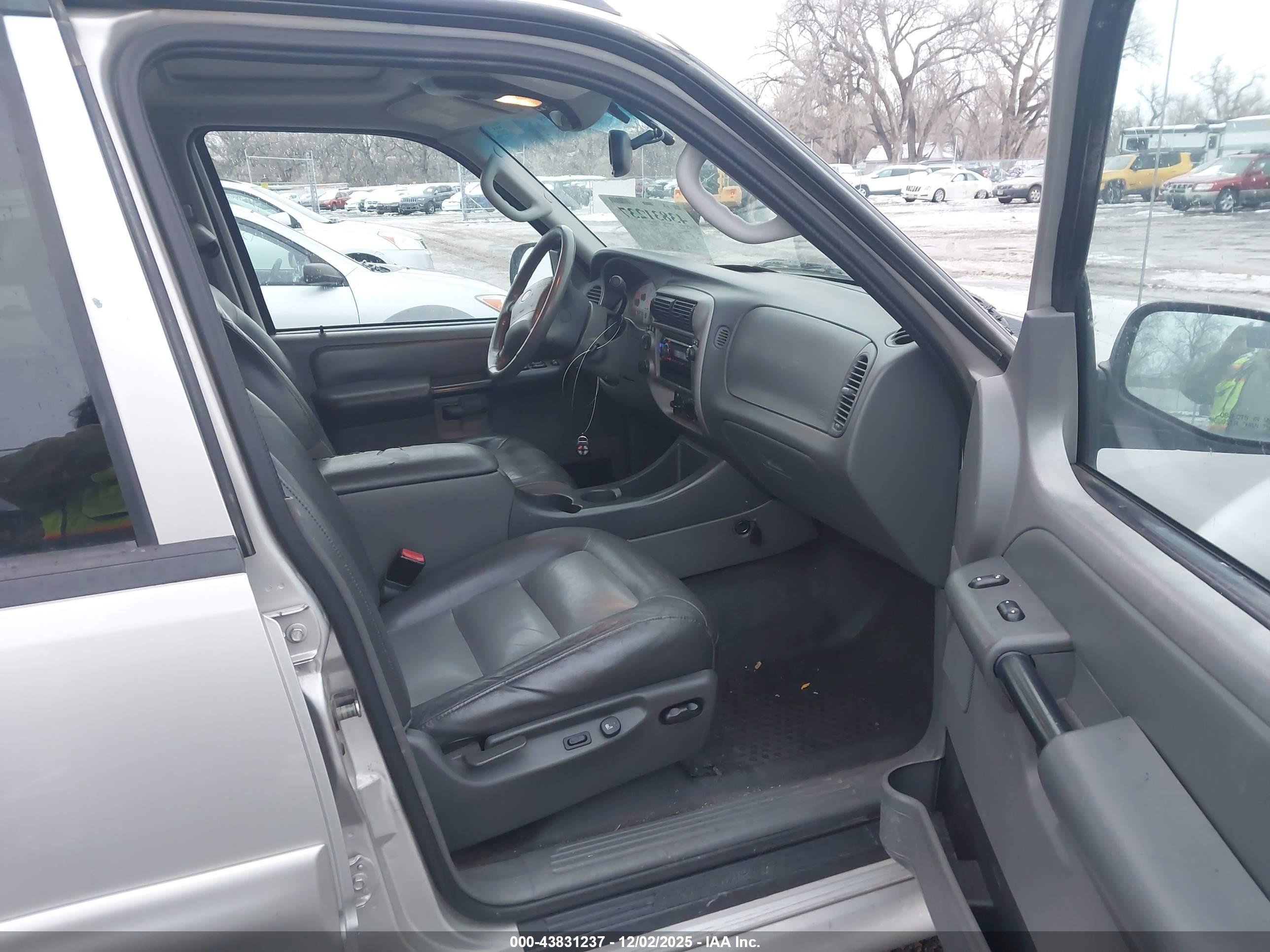 FORD EXPLORER image 5