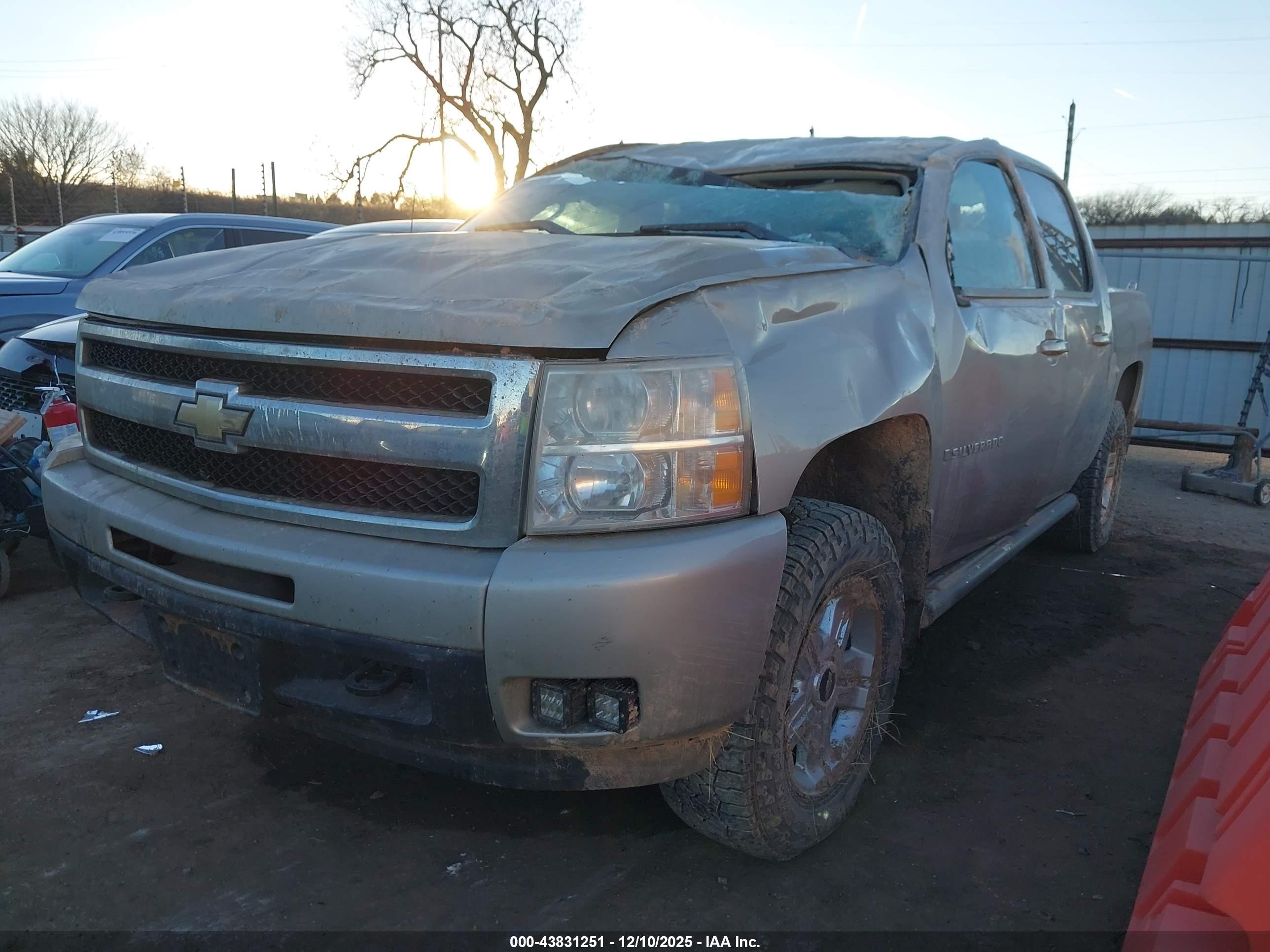 CHEVROLET SILVERADO image 2