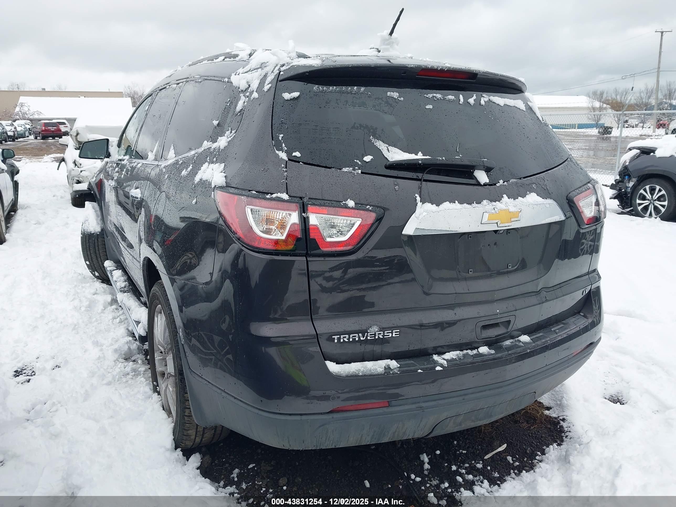 CHEVROLET TRAVERSE image 3