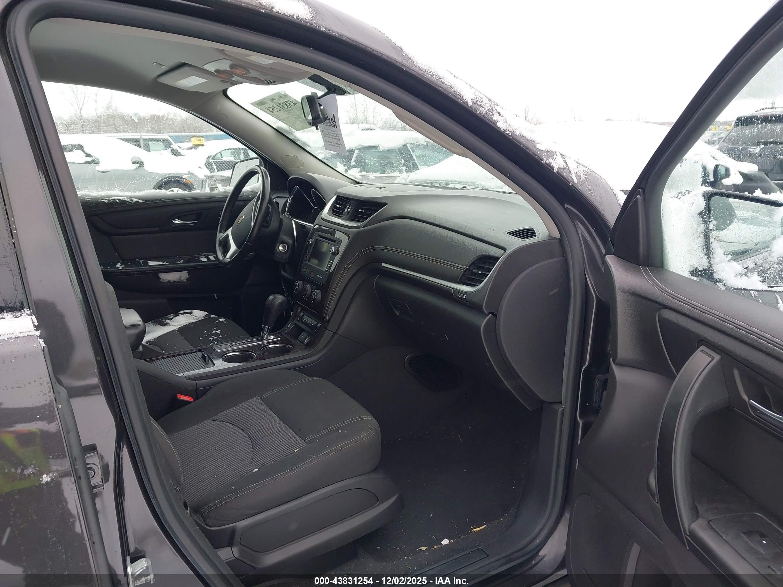 CHEVROLET TRAVERSE image 5
