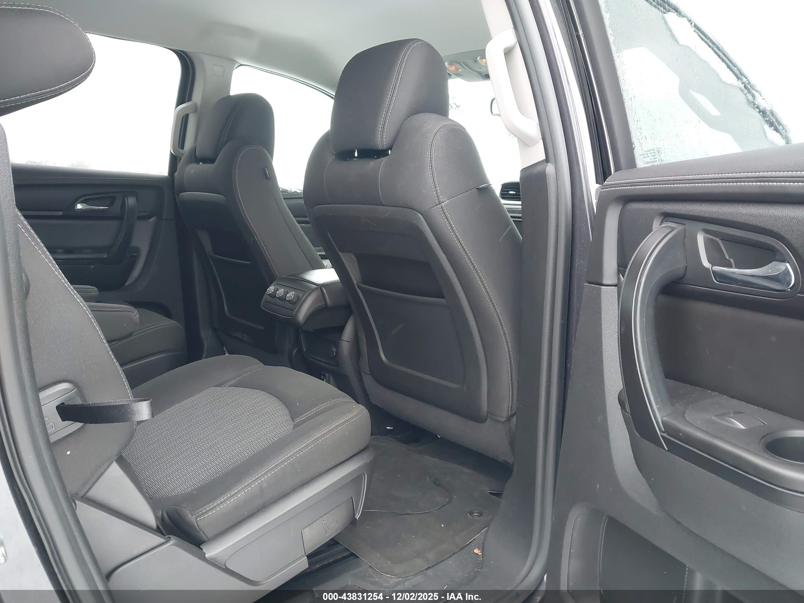 CHEVROLET TRAVERSE image 8