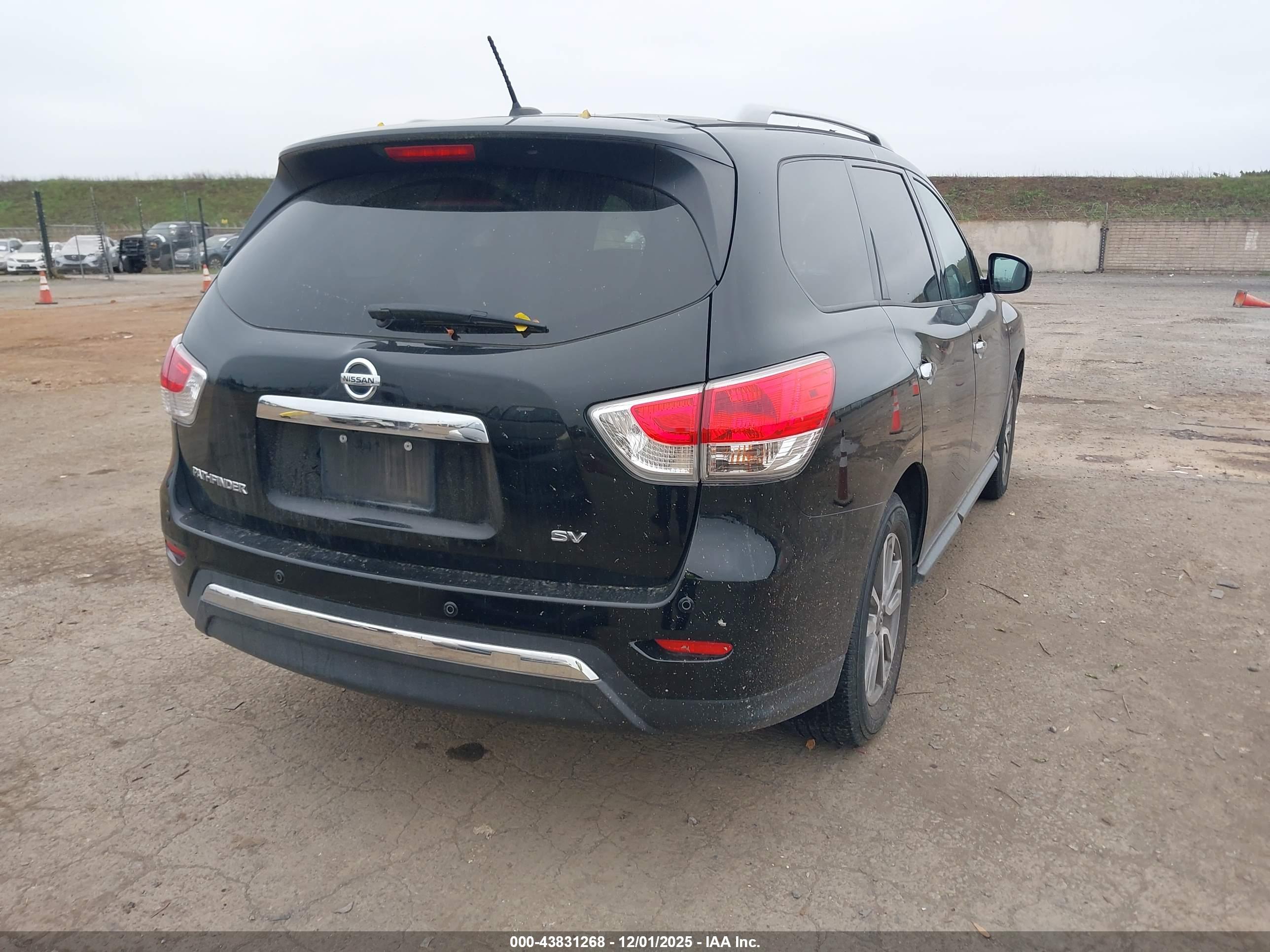NISSAN PATHFINDER image 4