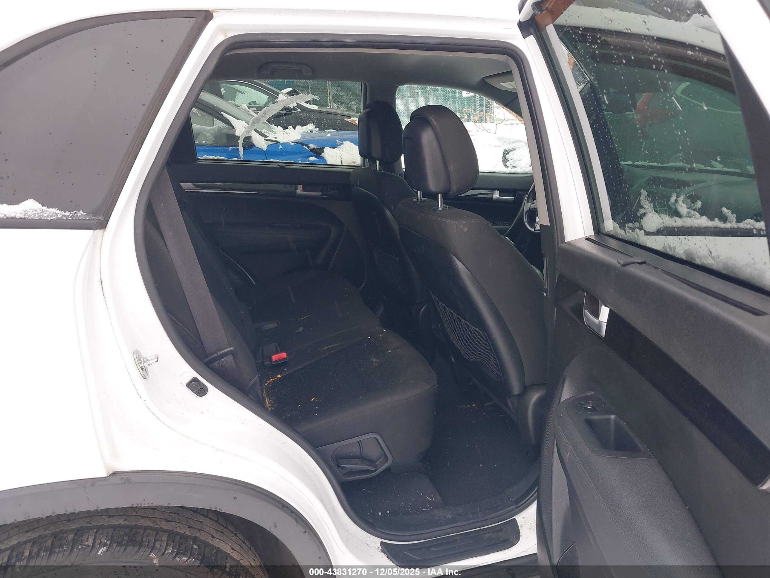 KIA SORENTO image 8