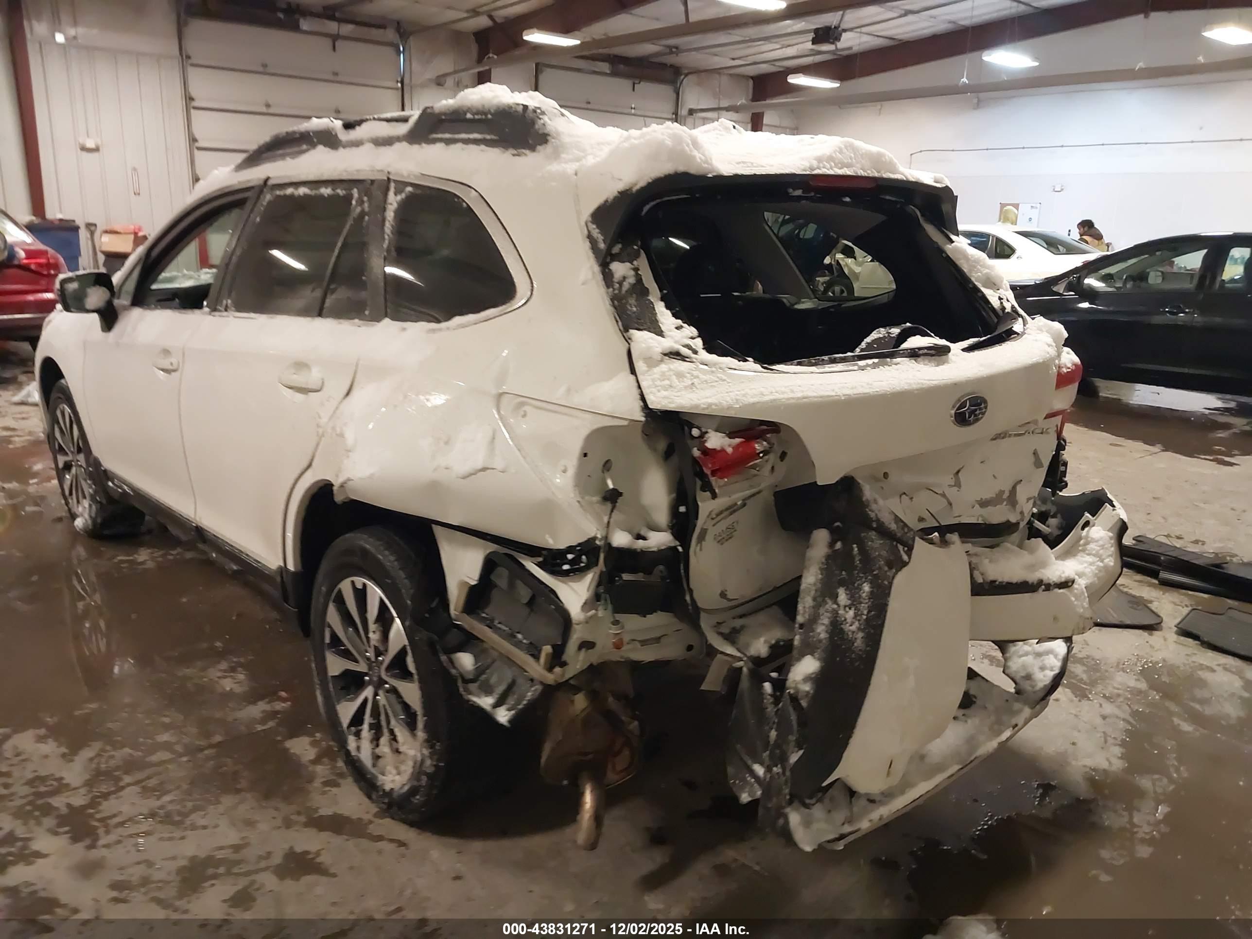 SUBARU OUTBACK image 3