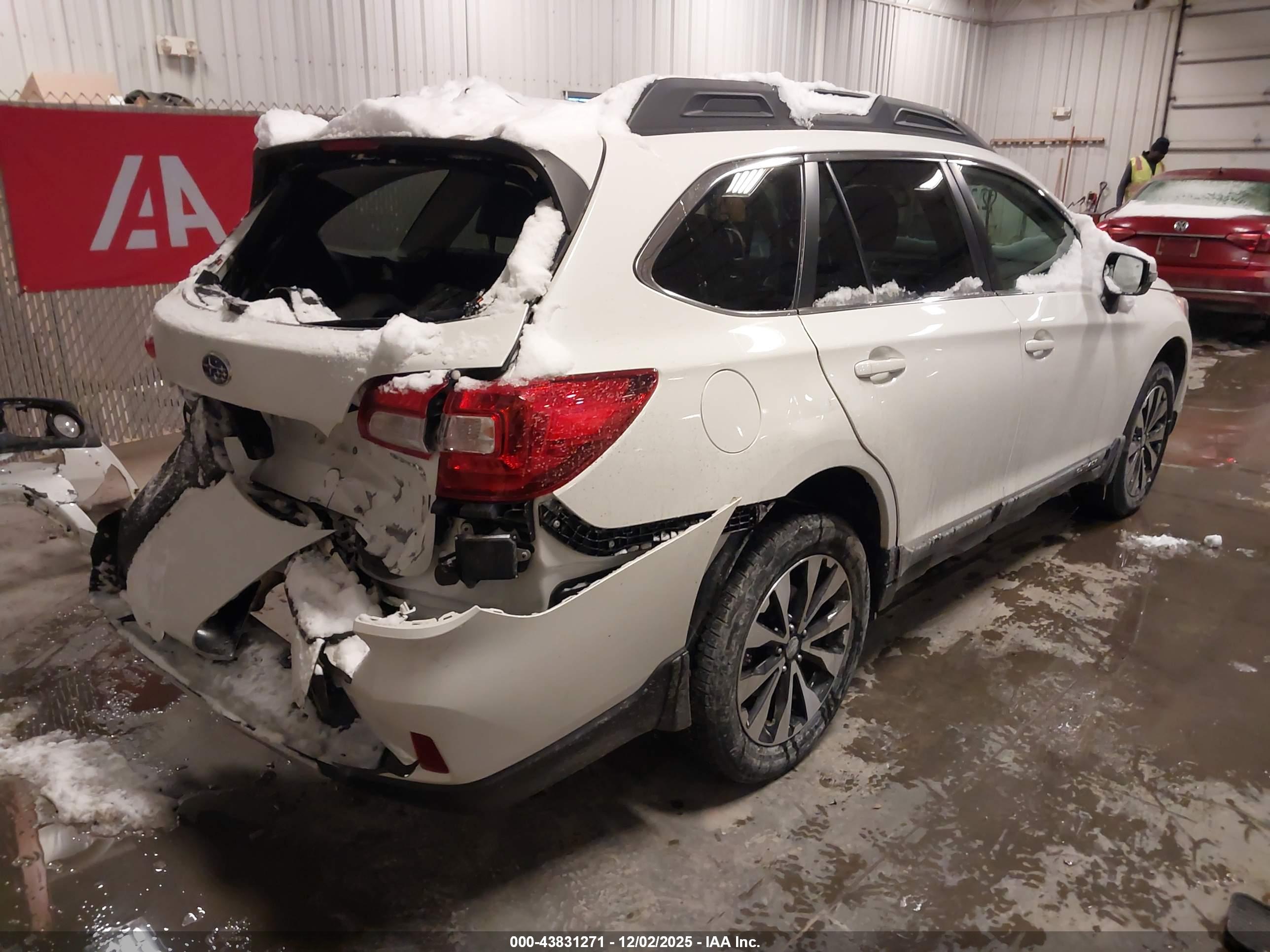 SUBARU OUTBACK image 4
