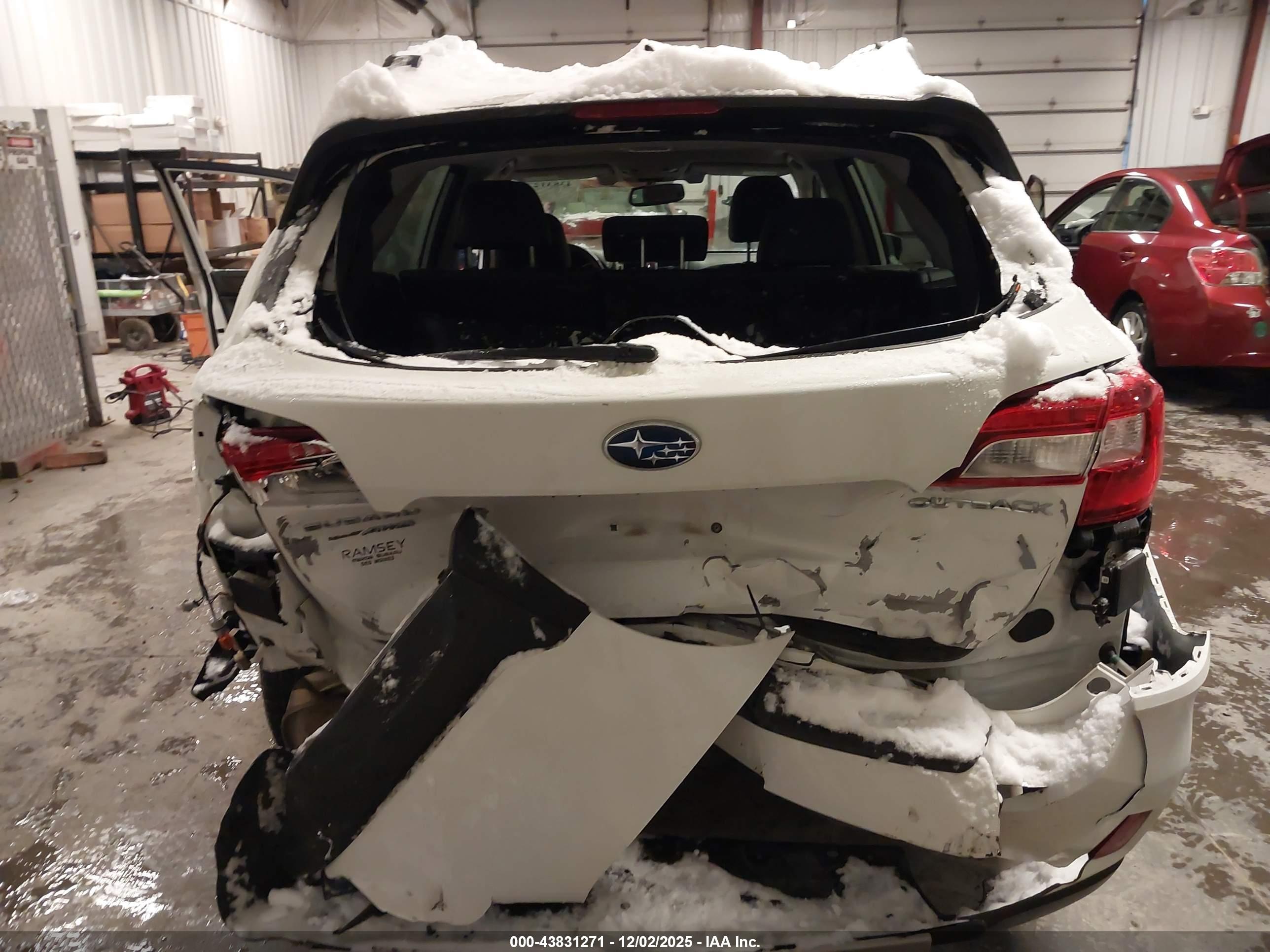 SUBARU OUTBACK image 6