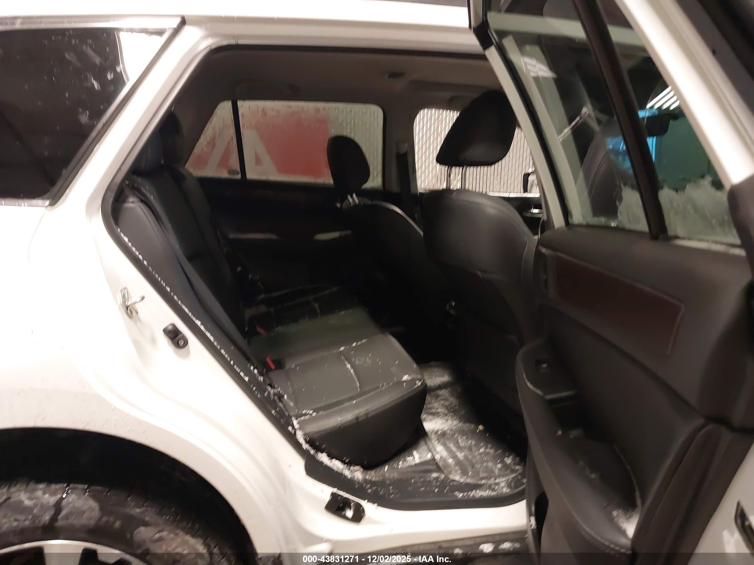 SUBARU OUTBACK image 8