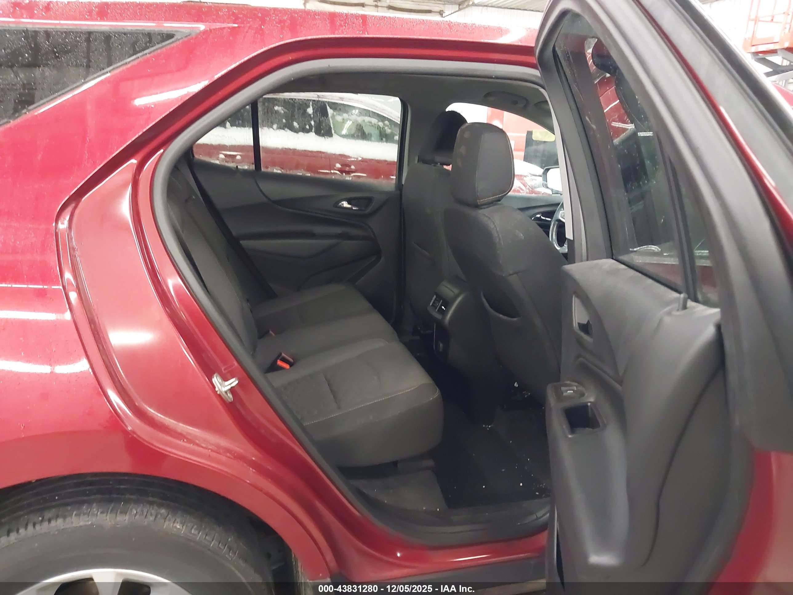 CHEVROLET EQUINOX image 8