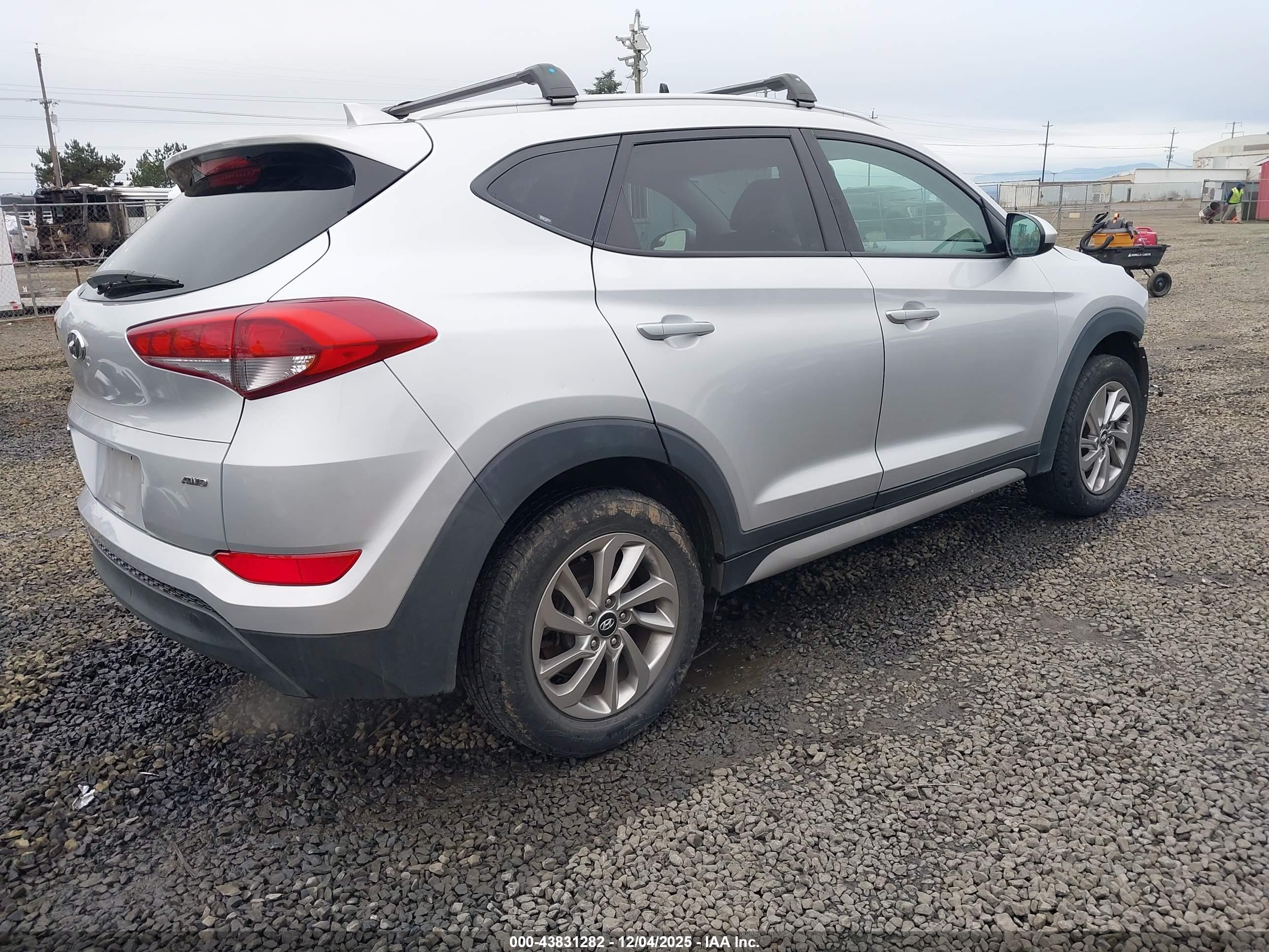 HYUNDAI TUCSON image 4