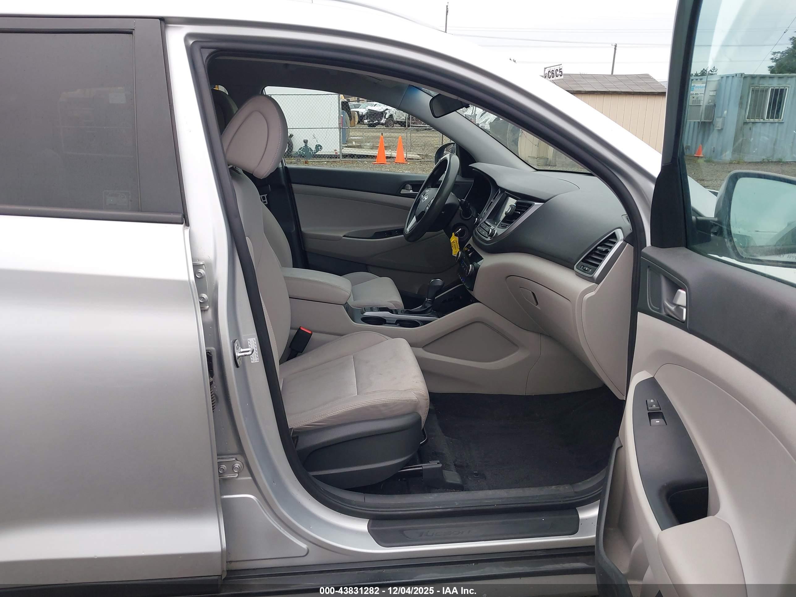 HYUNDAI TUCSON image 5