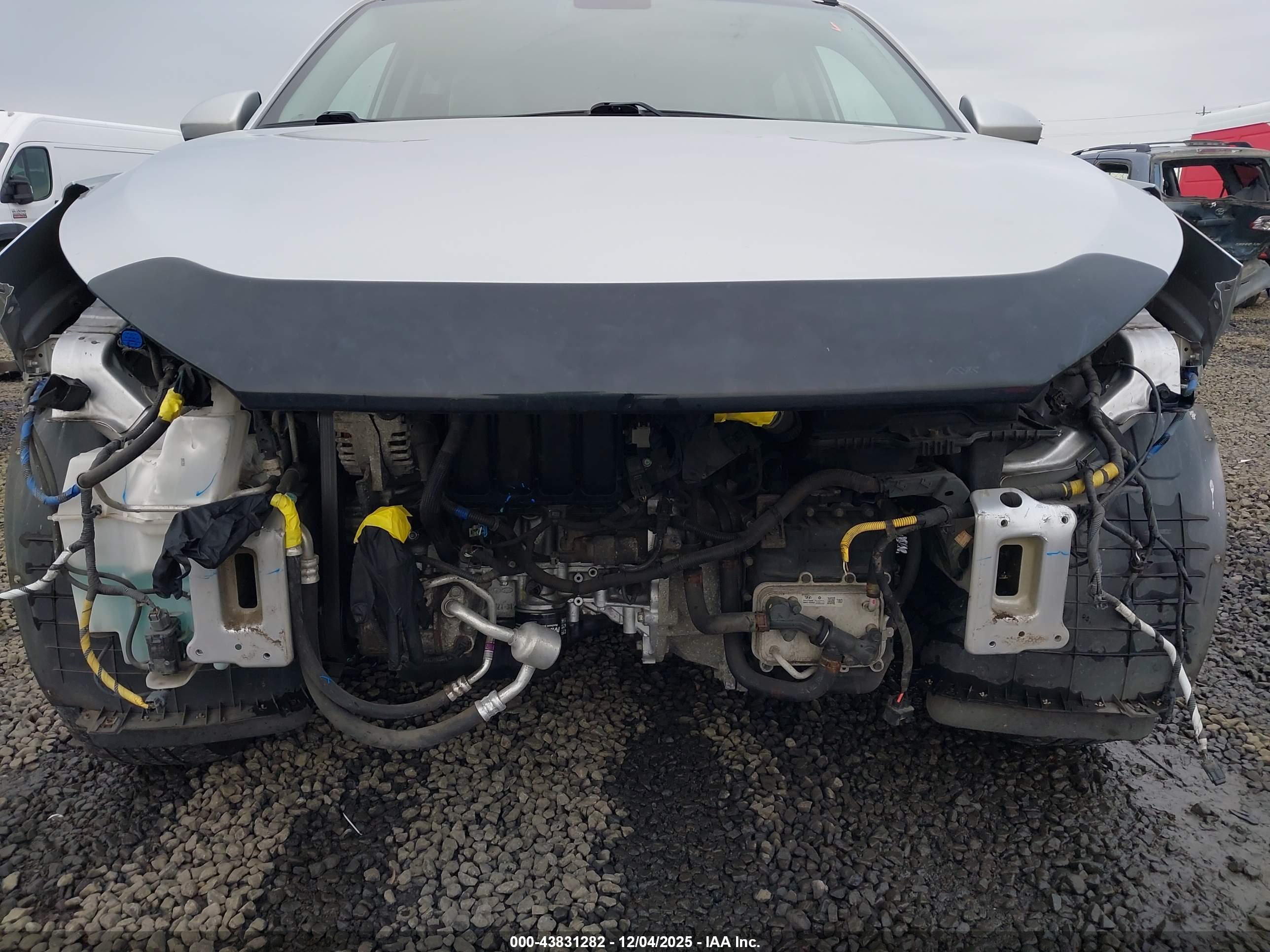 HYUNDAI TUCSON image 6