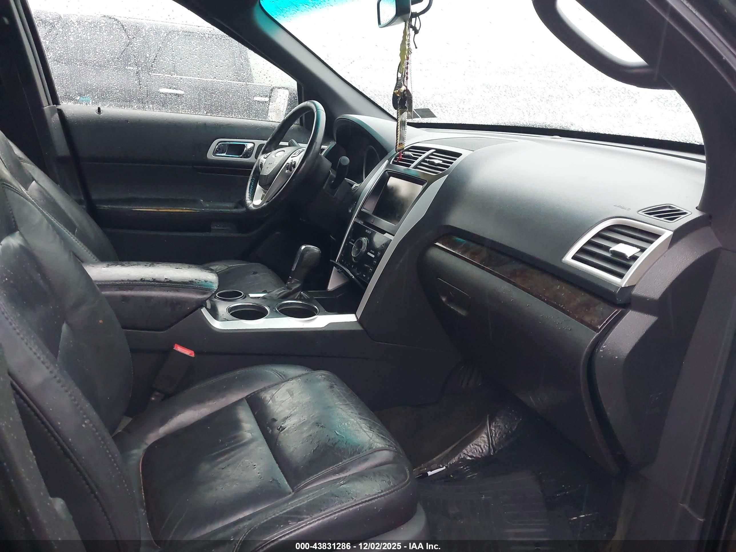 FORD EXPLORER image 5