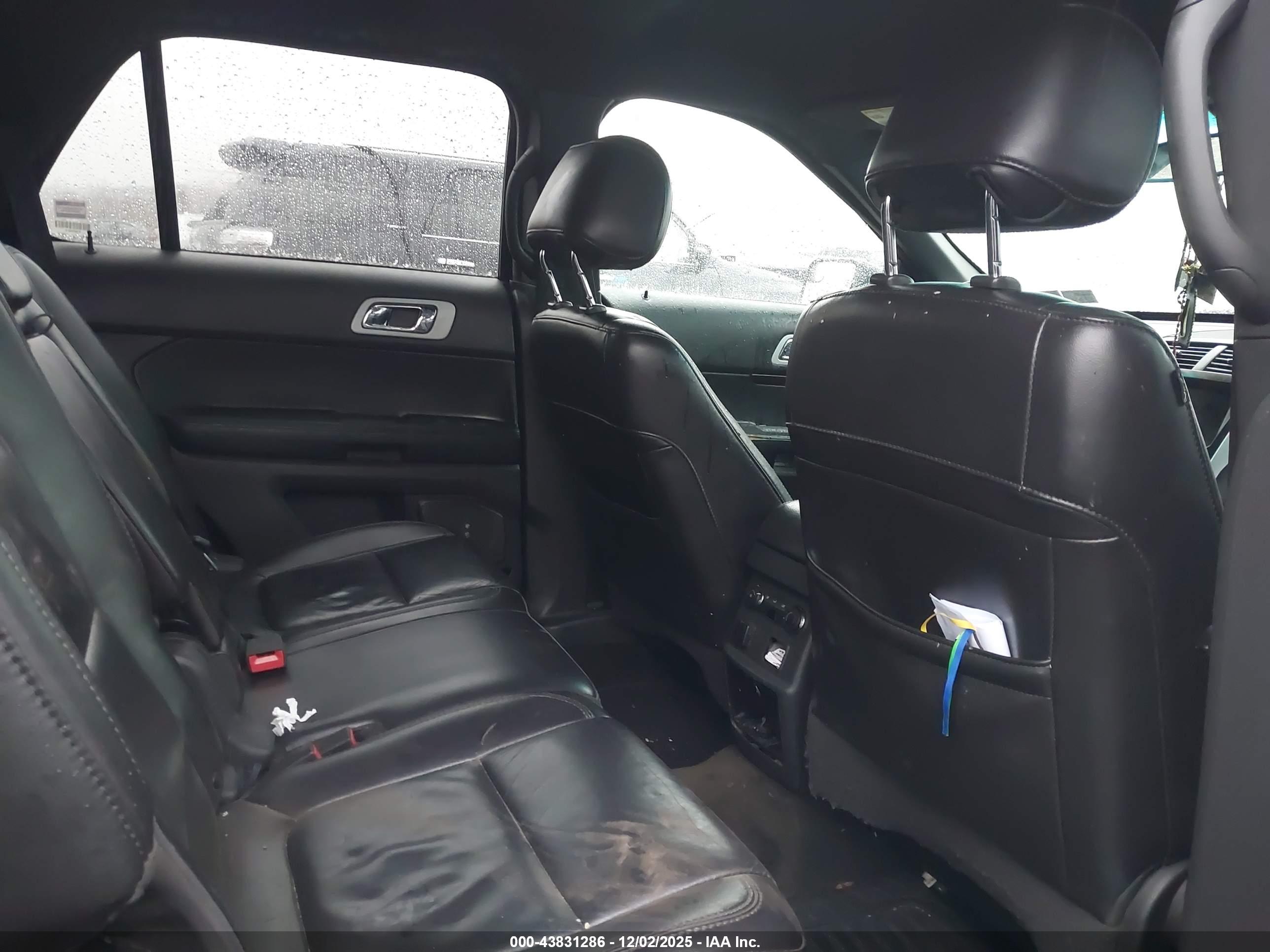 FORD EXPLORER image 8