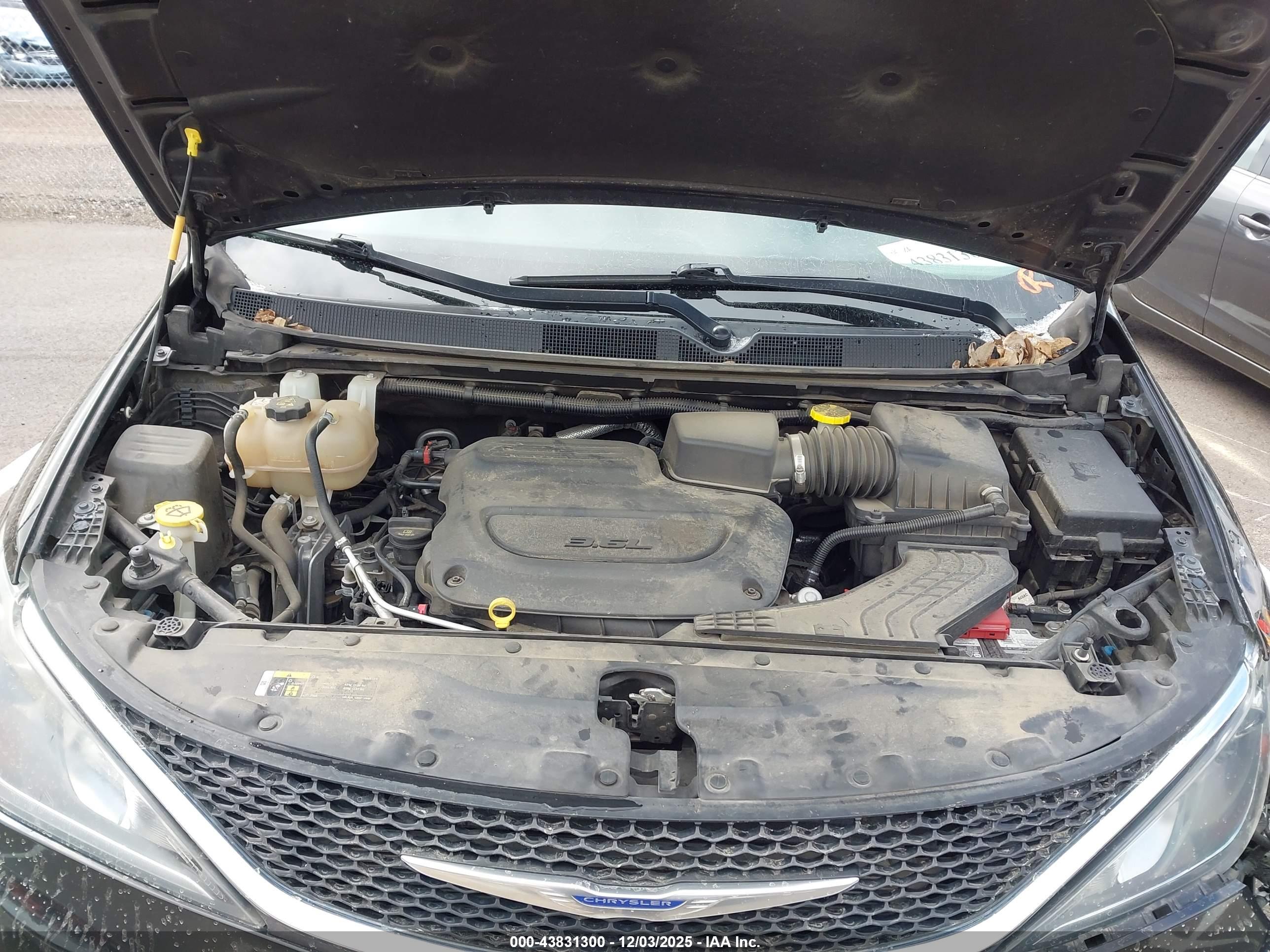 CHRYSLER PACIFICA image 10