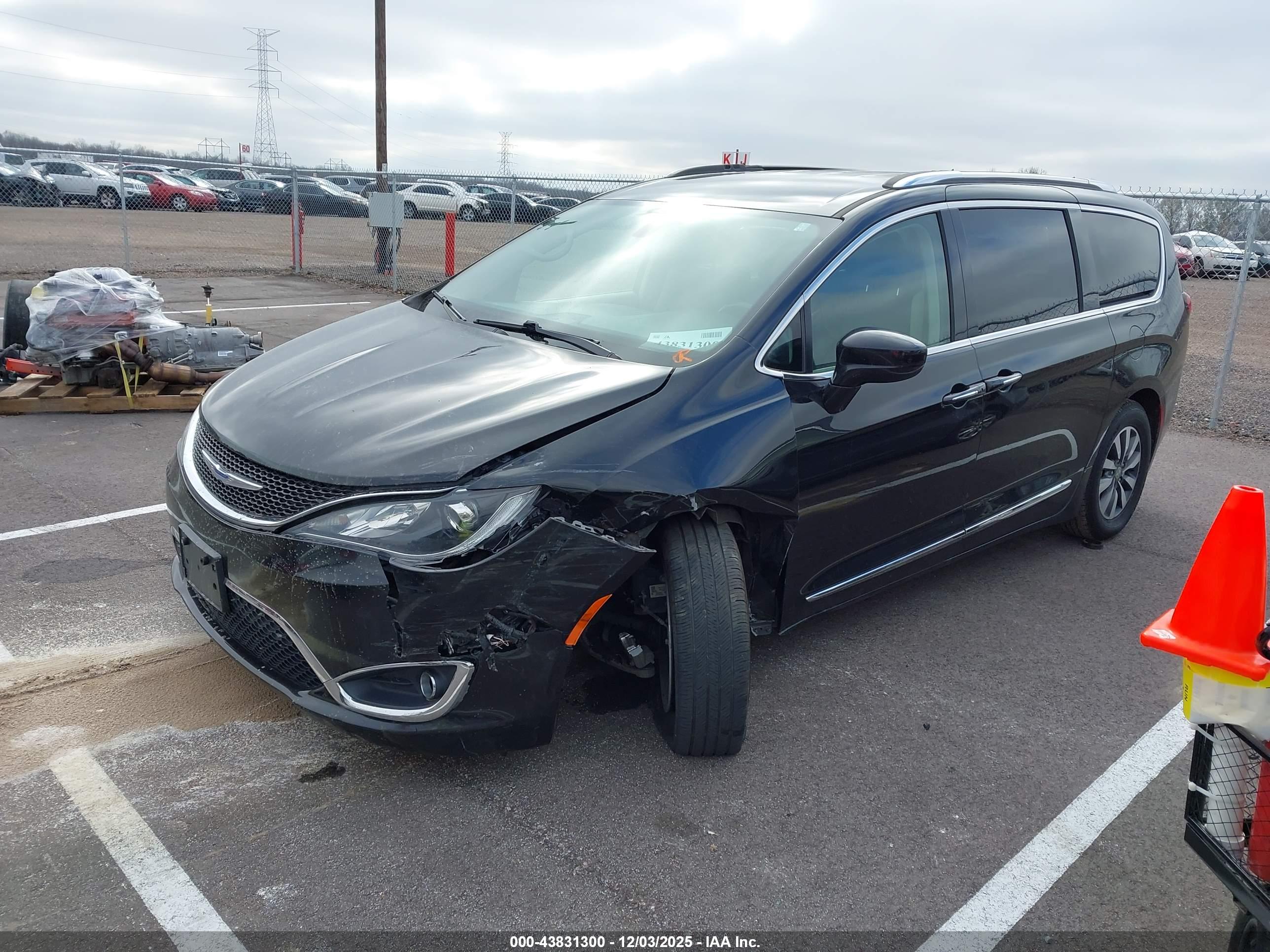 CHRYSLER PACIFICA image 2